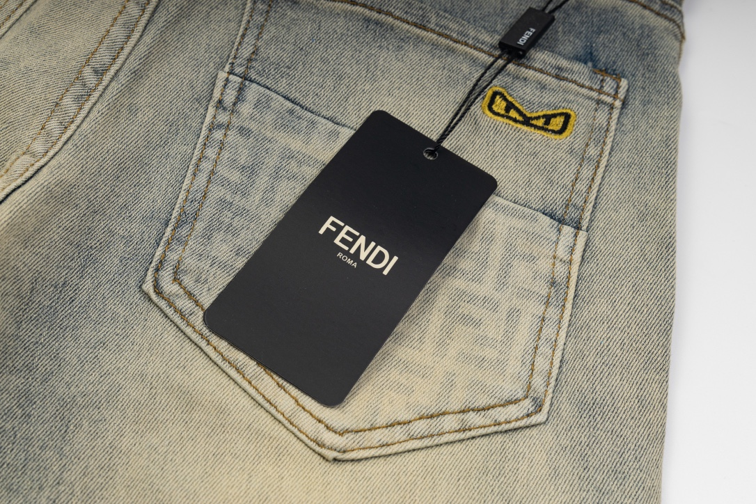 【FENDI 公式旗艦店】フェンディ  ジーパン  ご好評に付き再入荷！ 241220