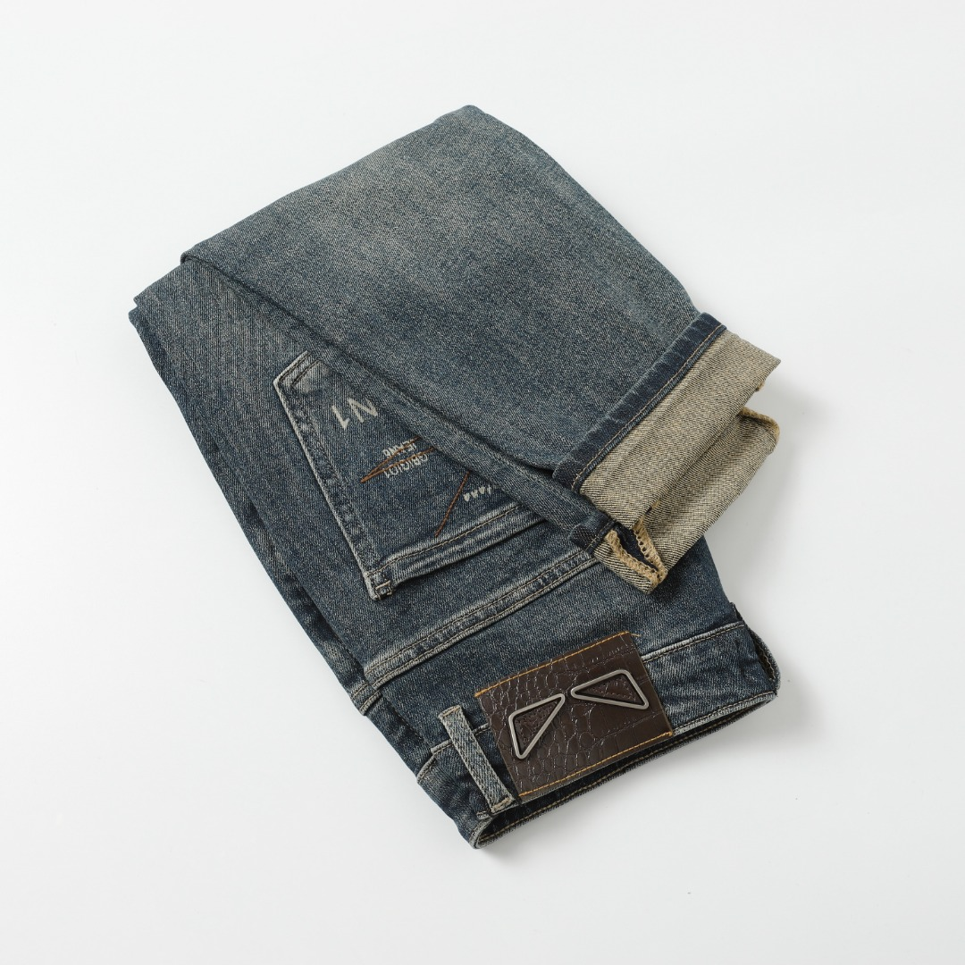 【FENDI  公式旗艦店】フェンディ ジーパン  ご好評に付き再入荷！ 241220