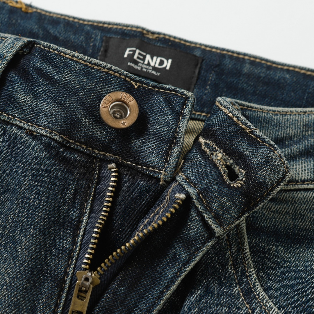 【FENDI  公式旗艦店】フェンディ ジーパン  ご好評に付き再入荷！ 241220