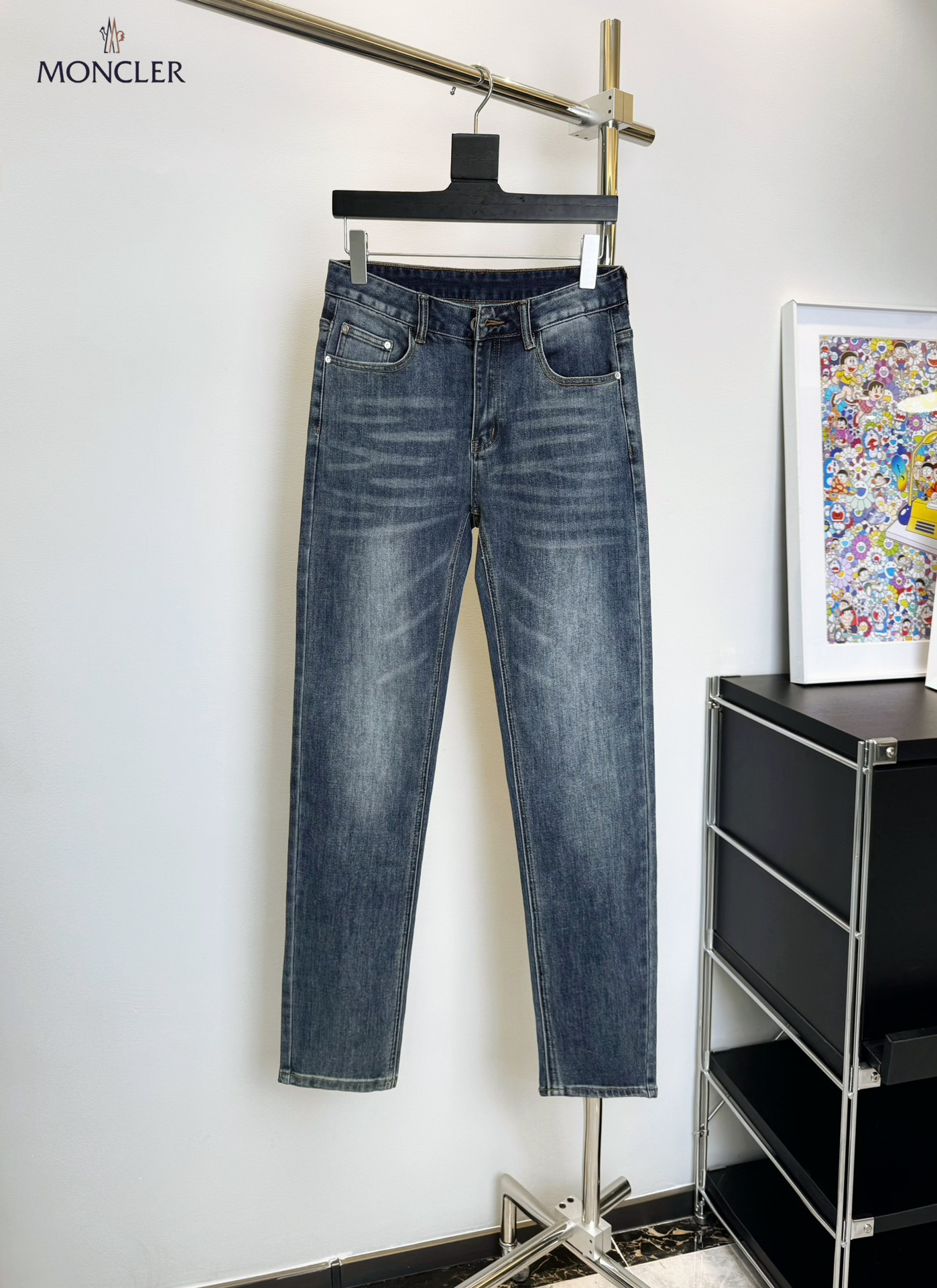 【MONCLER  公式旗艦店】モンクレール   ジーパン  ご好評に付き再入荷！ 241220