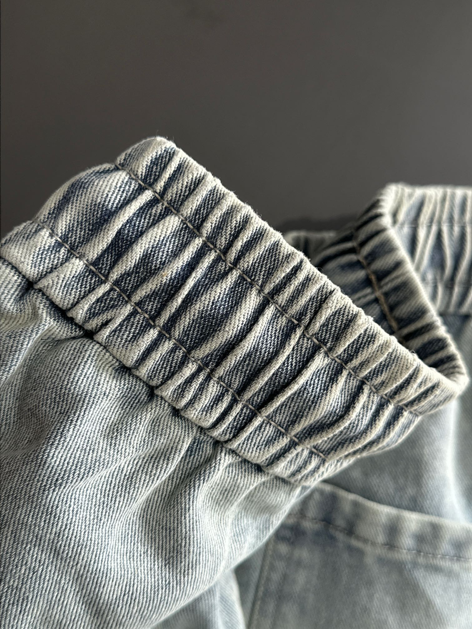 【MONCLER  公式旗艦店】モンクレール   ジーパン  ご好評に付き再入荷！ 241220