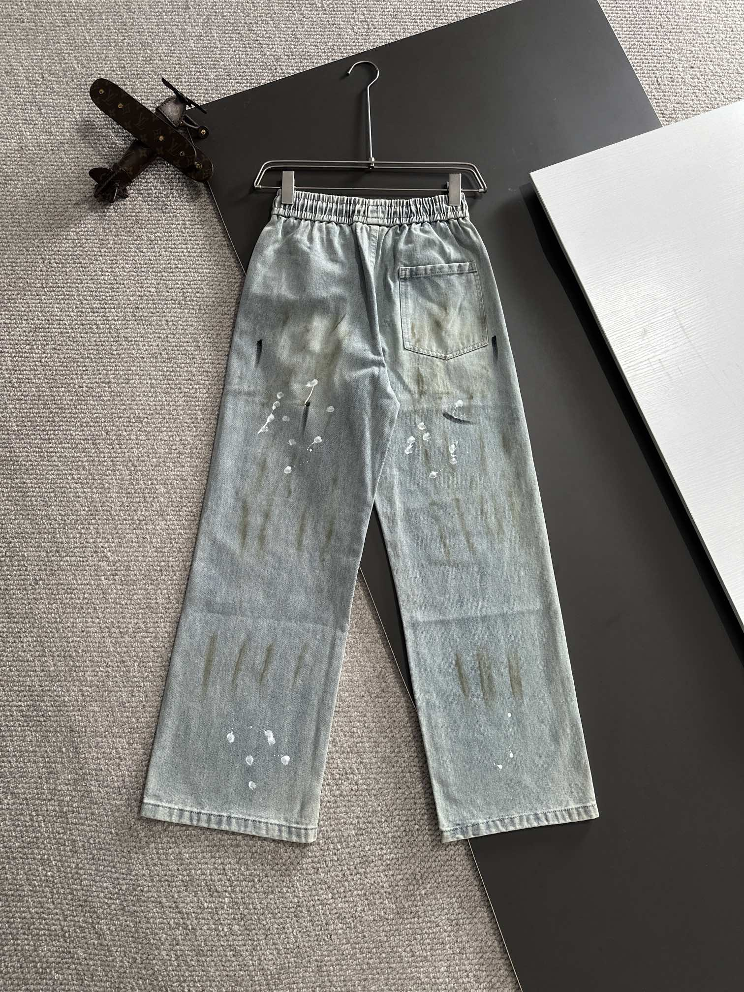 【MONCLER  公式旗艦店】モンクレール   ジーパン  ご好評に付き再入荷！ 241220