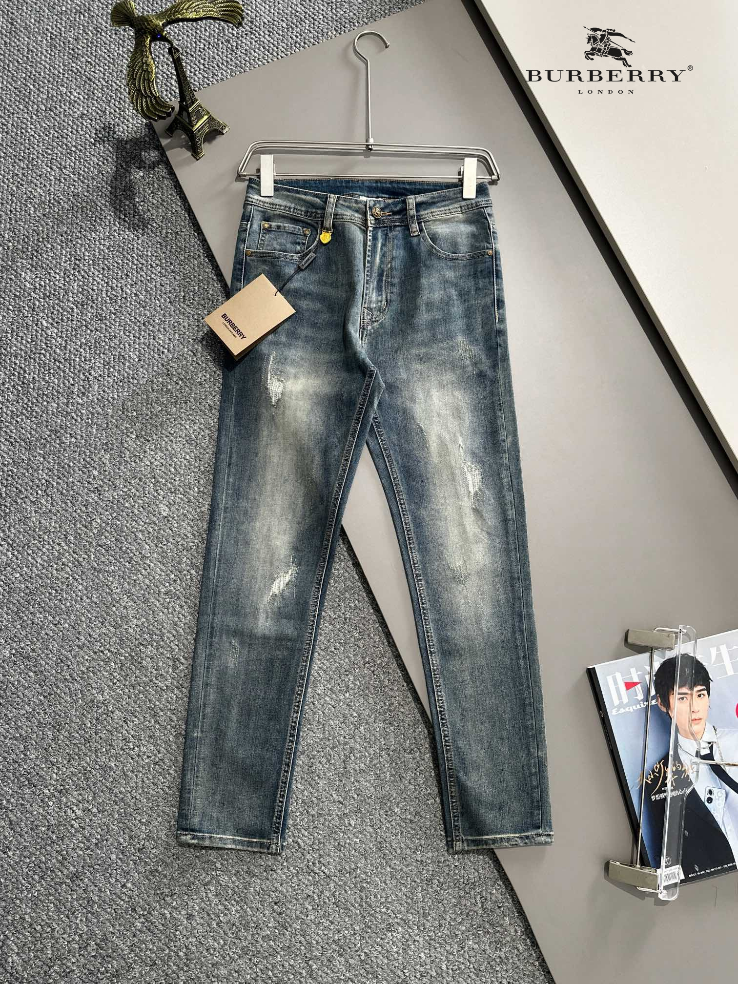 【BURBERRY   公式旗艦店】バーバリー  ジーパン  ご好評に付き再入荷！ 241220