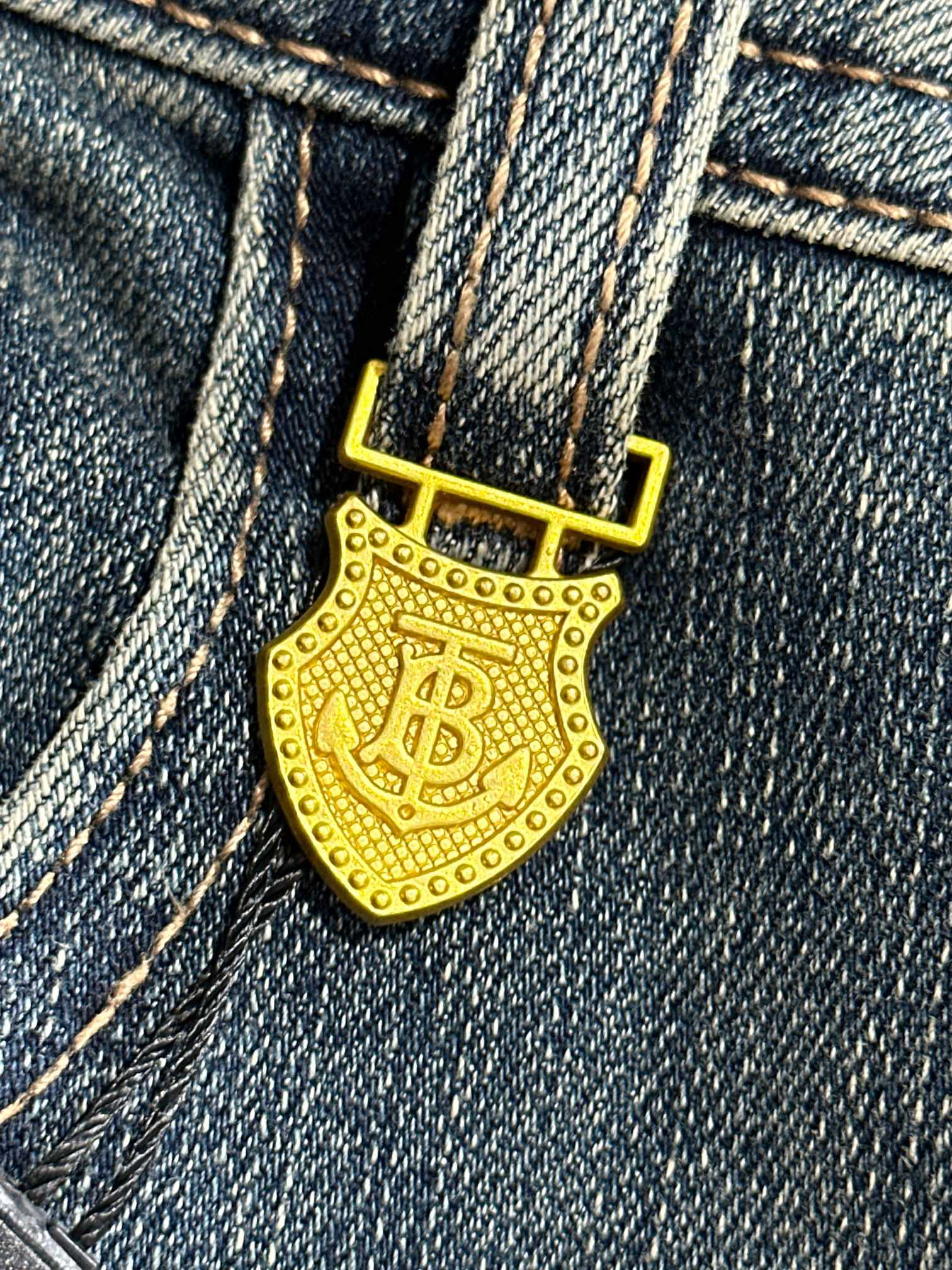 【BURBERRY   公式旗艦店】バーバリー  ジーパン  ご好評に付き再入荷！ 241220