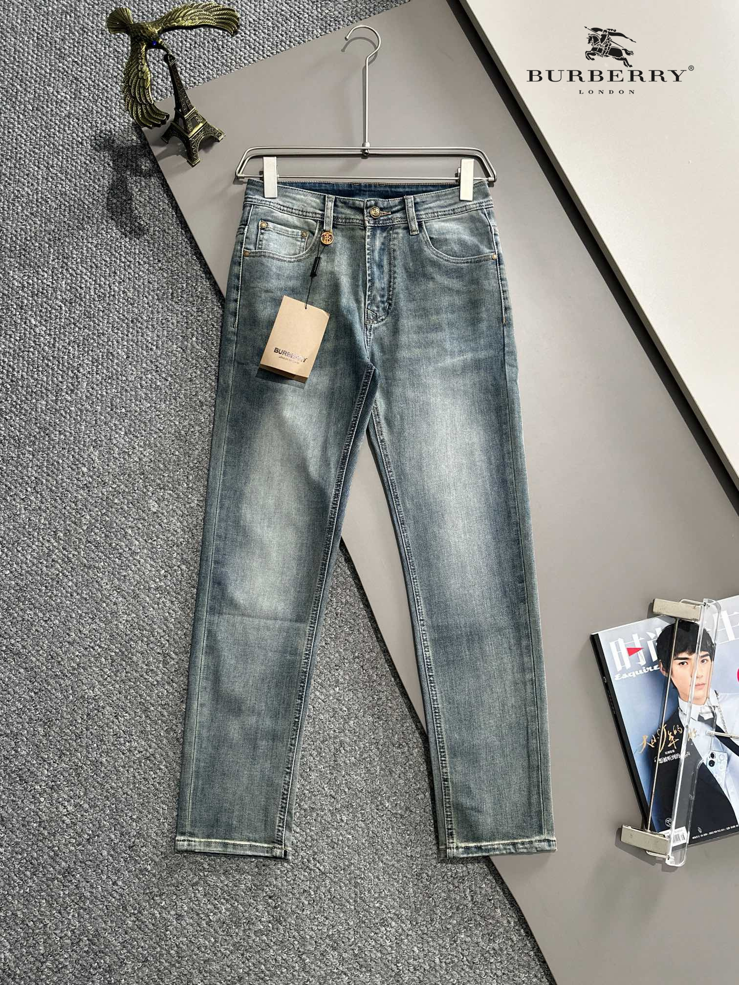【BURBERRY   公式旗艦店】バーバリー  ジーパン  ご好評に付き再入荷！ 241220