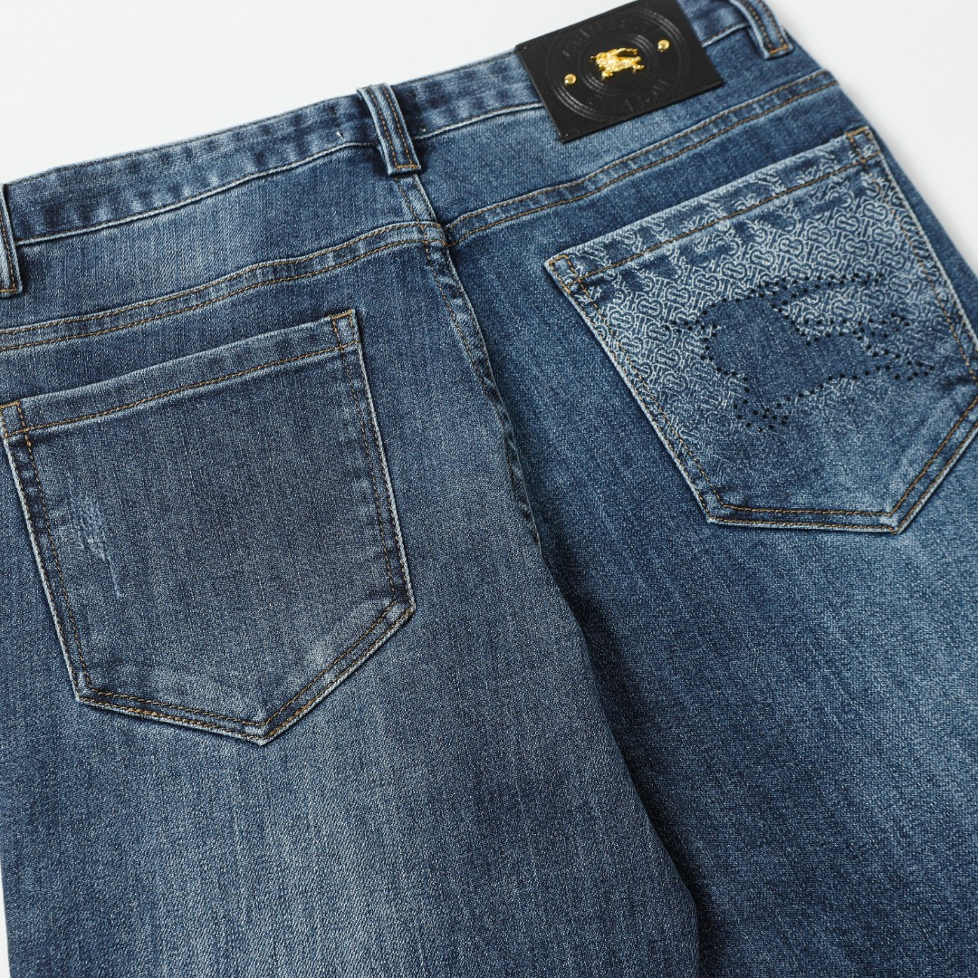 【BURBERRY   公式旗艦店】バーバリー  ジーパン  ご好評に付き再入荷！ 241220