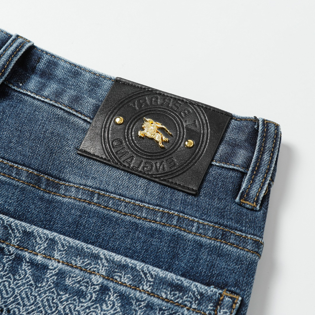 【BURBERRY   公式旗艦店】バーバリー  ジーパン  ご好評に付き再入荷！ 241220