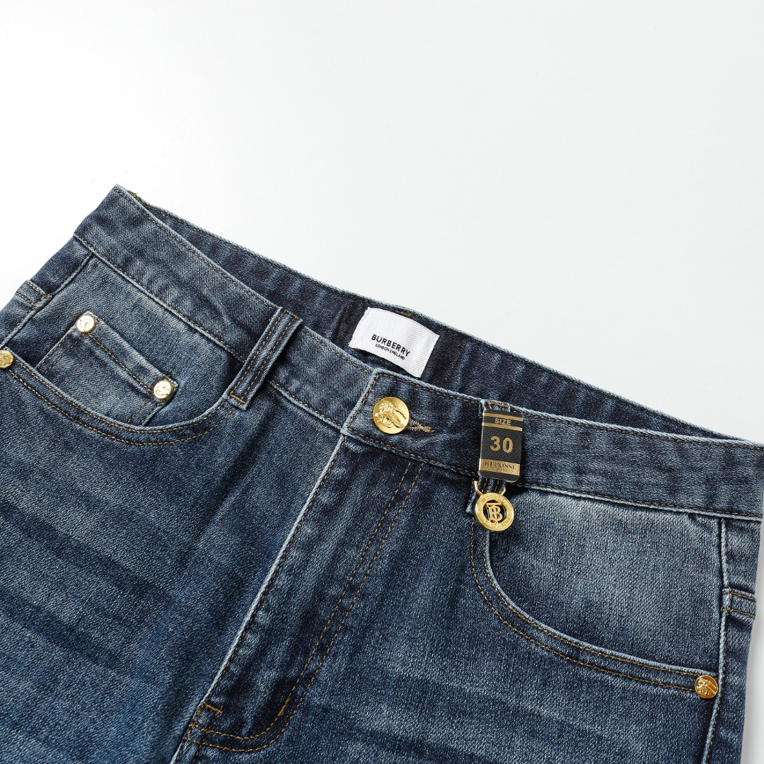 【BURBERRY   公式旗艦店】バーバリー  ジーパン  ご好評に付き再入荷！ 241220