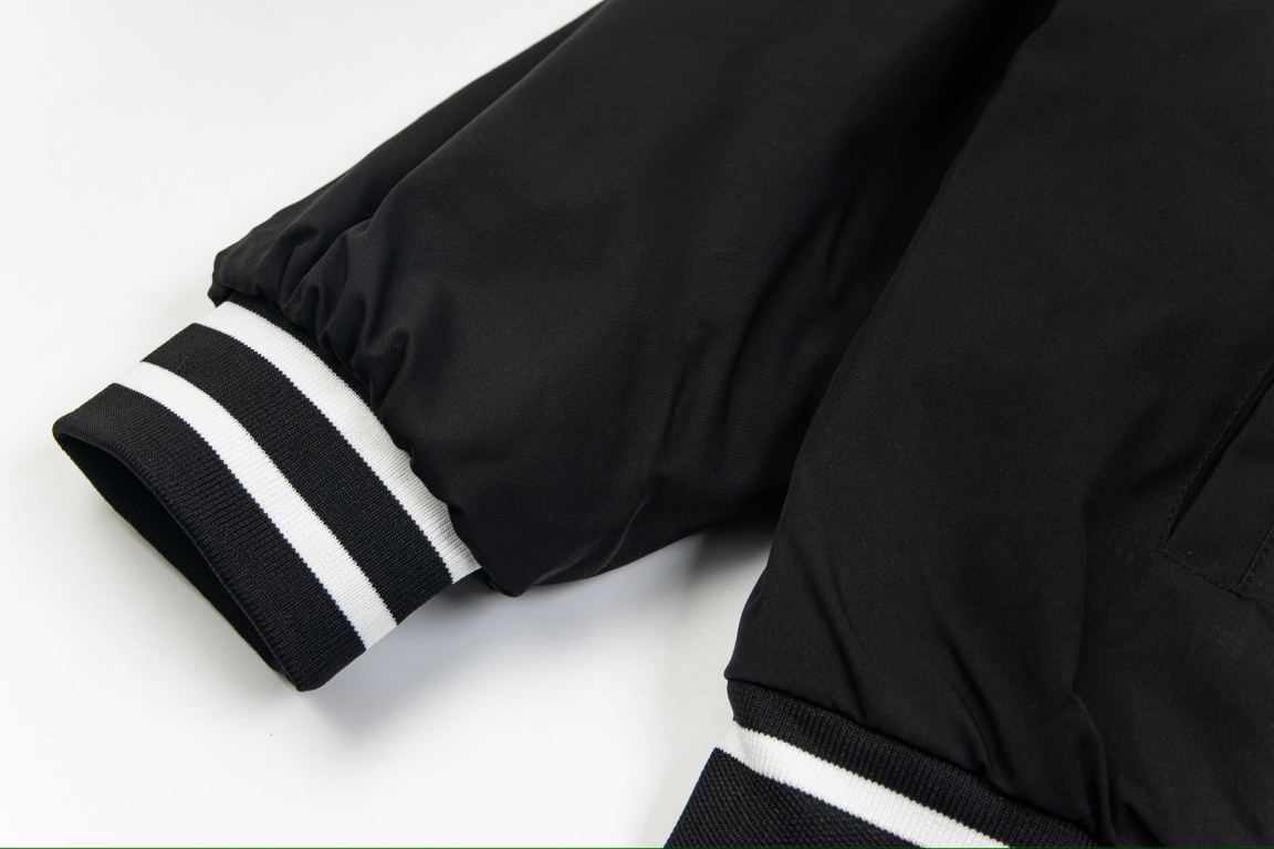 【DIOR  公式旗艦店】ディオール  ジャケット着 好評に付き再入荷！241223