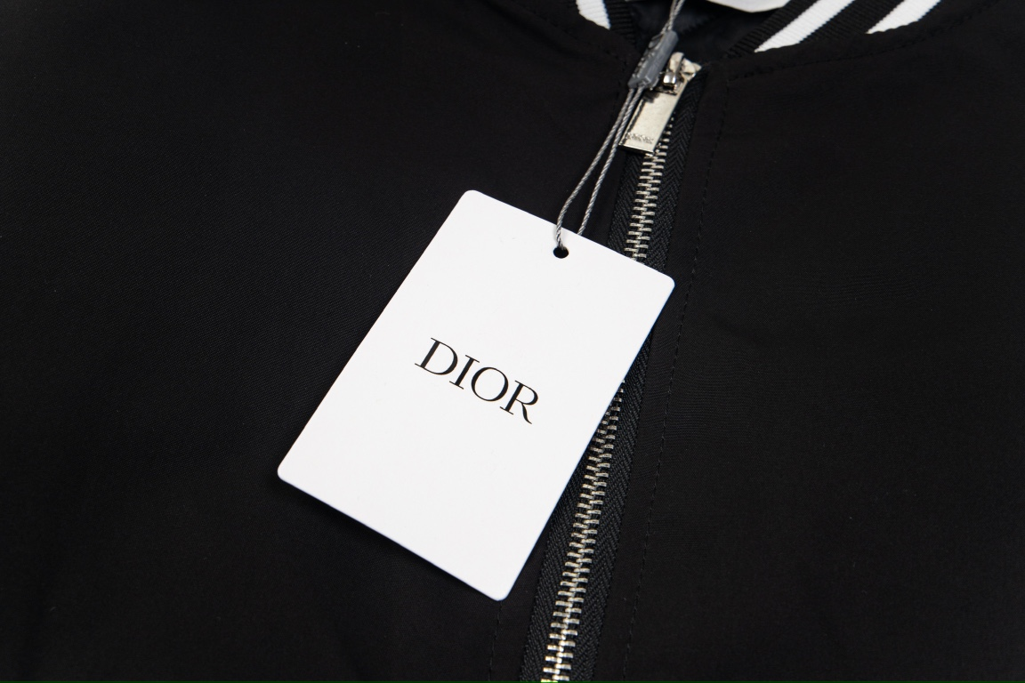 【DIOR  公式旗艦店】ディオール  ジャケット着 好評に付き再入荷！241223