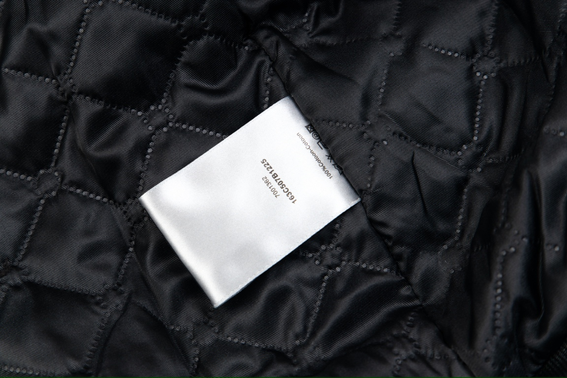 【DIOR  公式旗艦店】ディオール  ジャケット着 好評に付き再入荷！241223