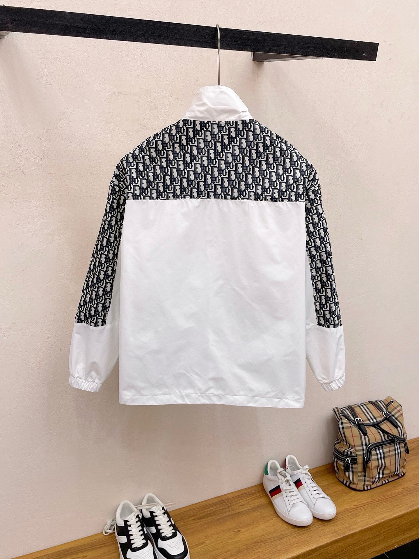 【DIOR  公式旗艦店】ディオール ジャケット着 ご好評に付き再入荷！241223