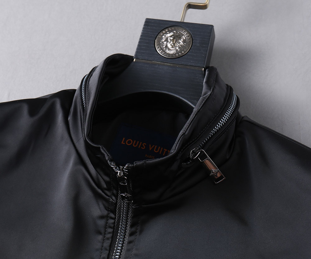 【LOUIS VUITTON 公式旗艦店】ルイヴィトン  ジャケット着 ご好評に付き再入荷！241021