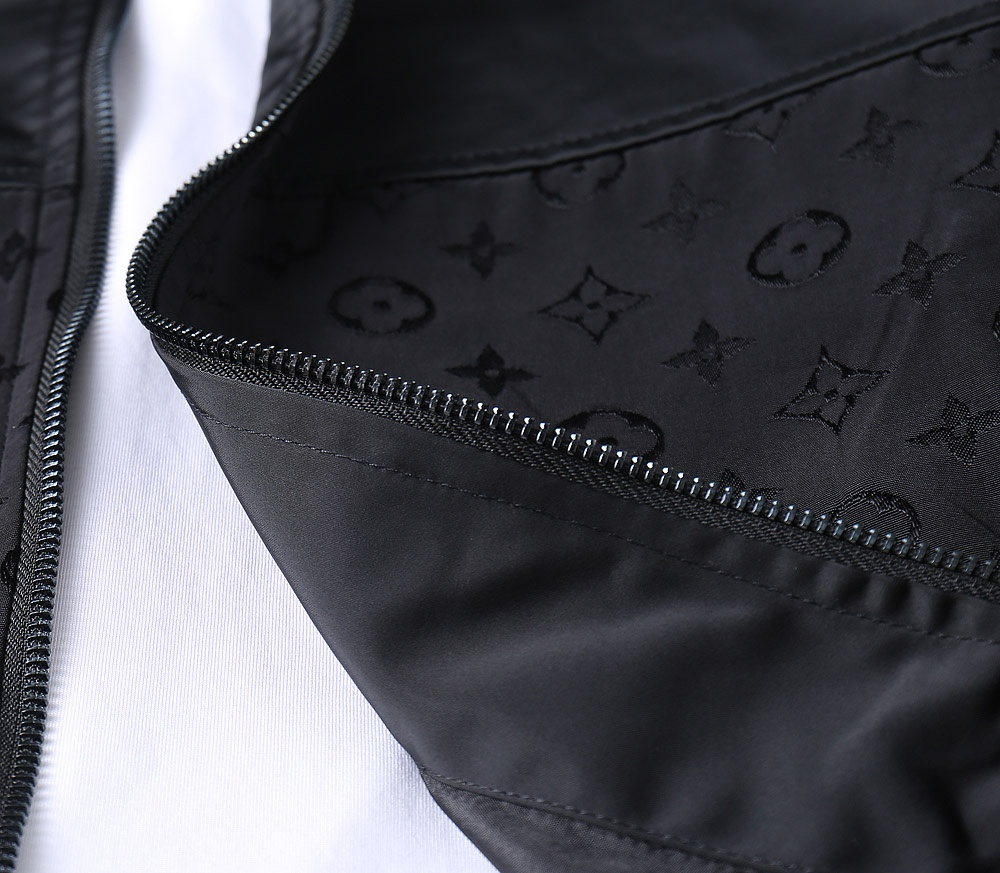 【LOUIS VUITTON 公式旗艦店】ルイヴィトン  ジャケット着 ご好評に付き再入荷！241021