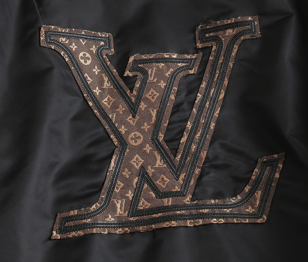 【LOUIS VUITTON 公式旗艦店】ルイヴィトン  ジャケット着 ご好評に付き再入荷！241223