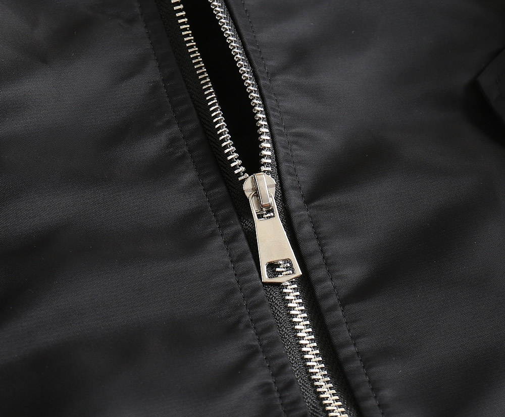 【LOUIS VUITTON 公式旗艦店】ルイヴィトン  ジャケット着 ご好評に付き再入荷！241223