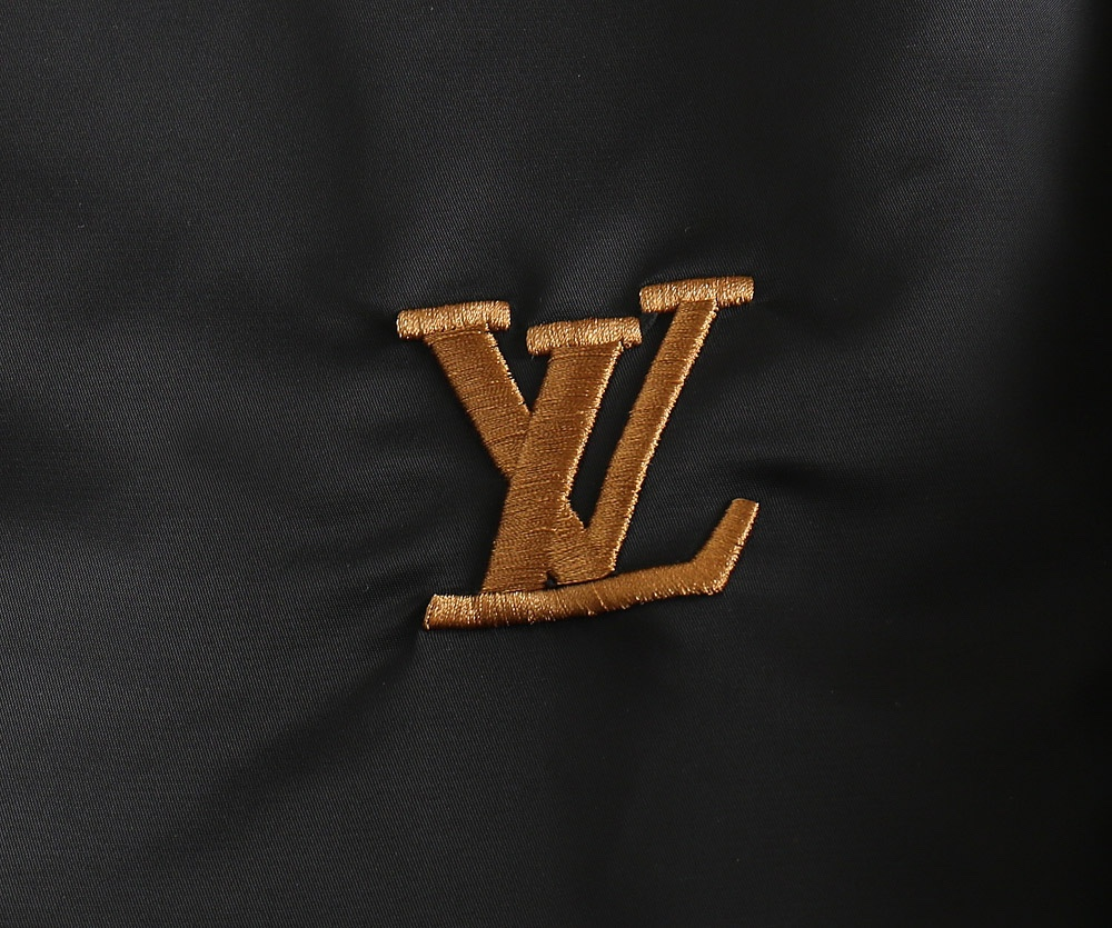【LOUIS VUITTON 公式旗艦店】ルイヴィトン  ジャケット着 ご好評に付き再入荷！241223