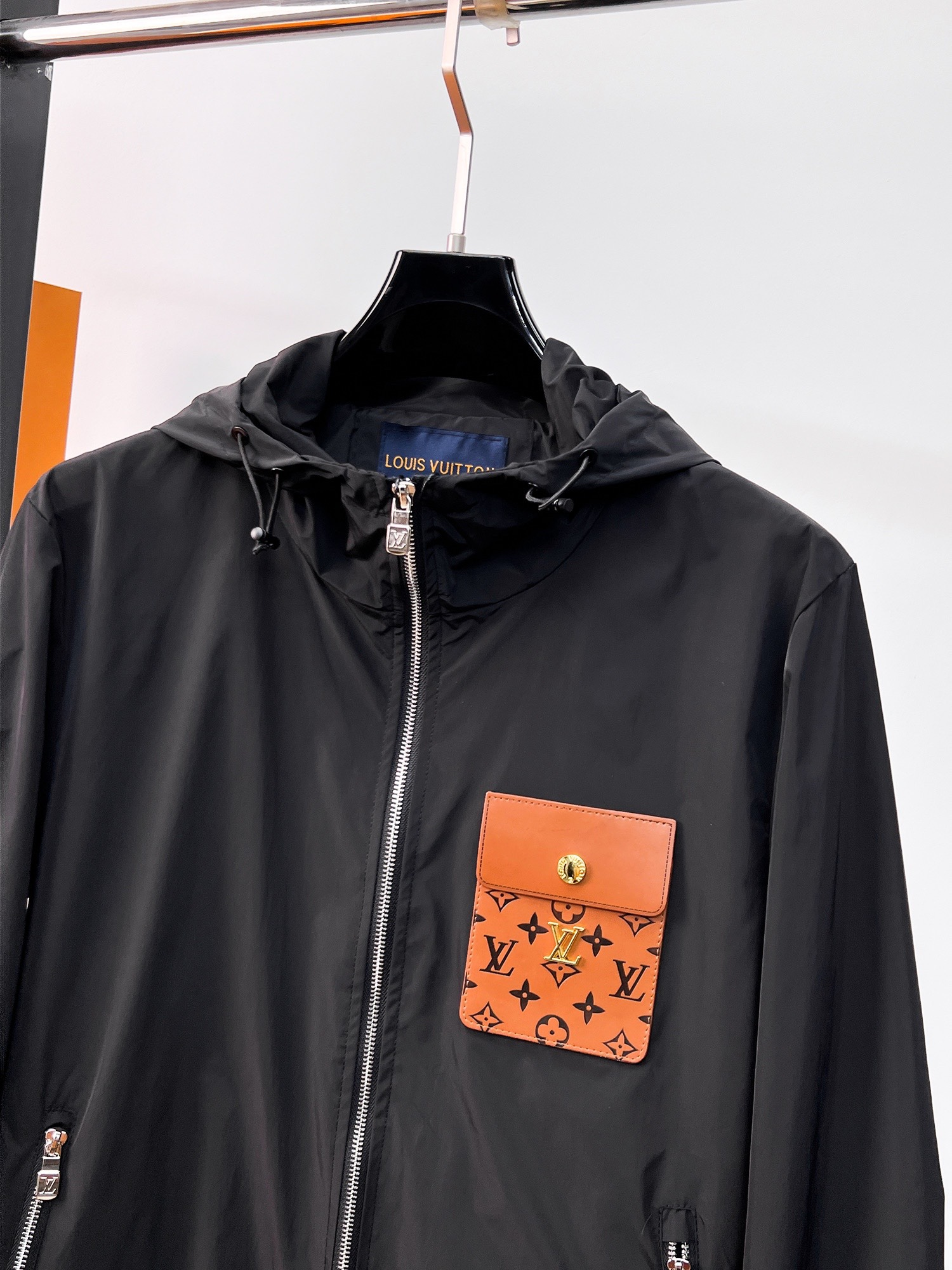 LV【LOUIS VUITTON 公式旗艦店】ルイヴィトン  ジャケット着 ご好評に付き再入荷！241223