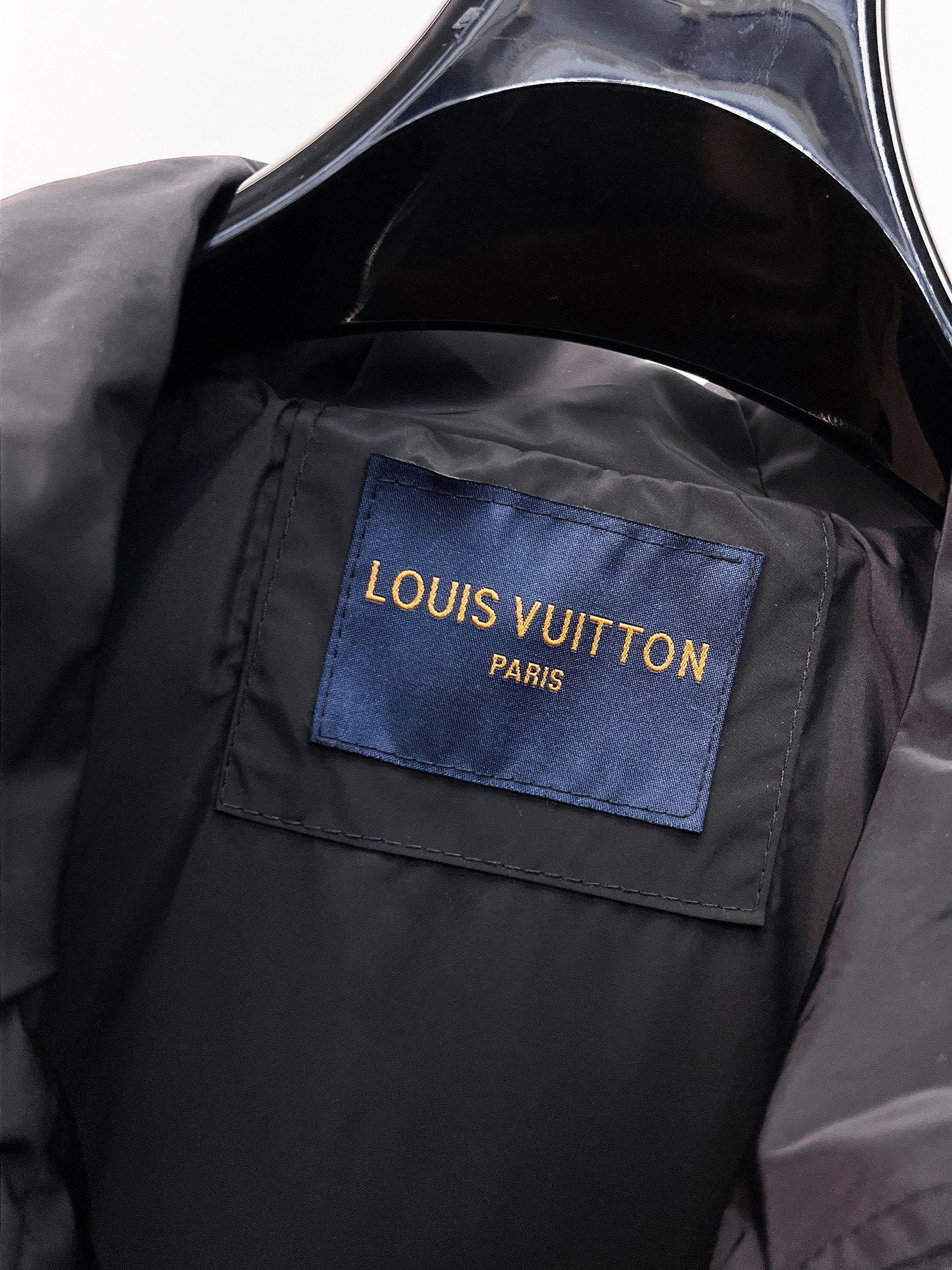 LV【LOUIS VUITTON 公式旗艦店】ルイヴィトン  ジャケット着 ご好評に付き再入荷！241223