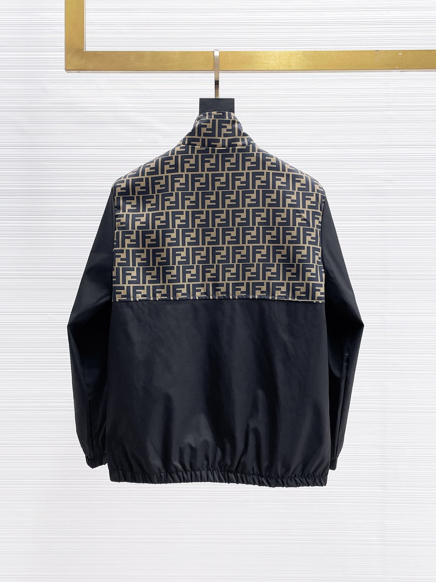 【FENDI  公式旗艦店】フェンディ  ジャケット着 好評に付き再入荷 241223