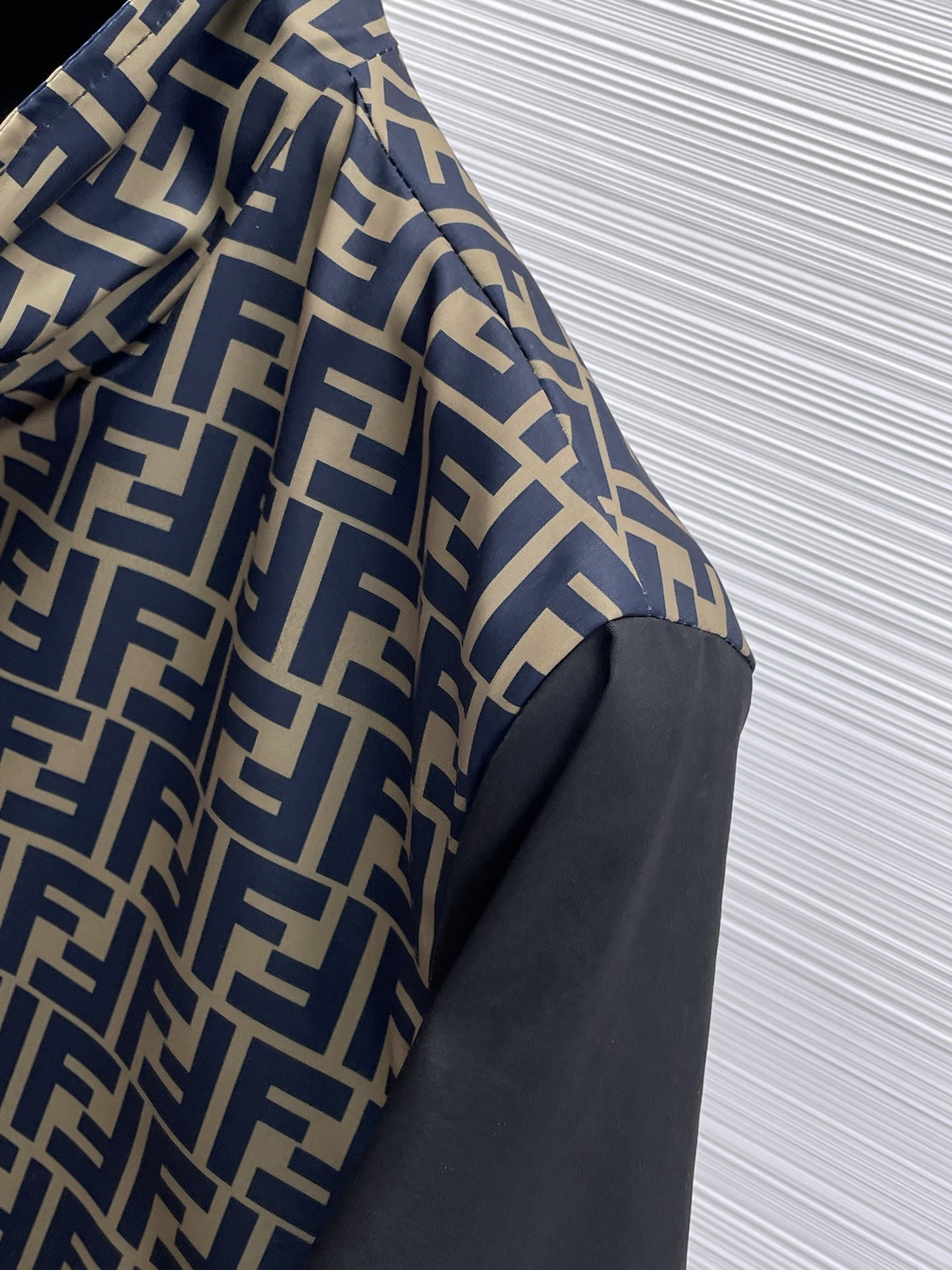 【FENDI  公式旗艦店】フェンディ  ジャケット着 好評に付き再入荷 241223