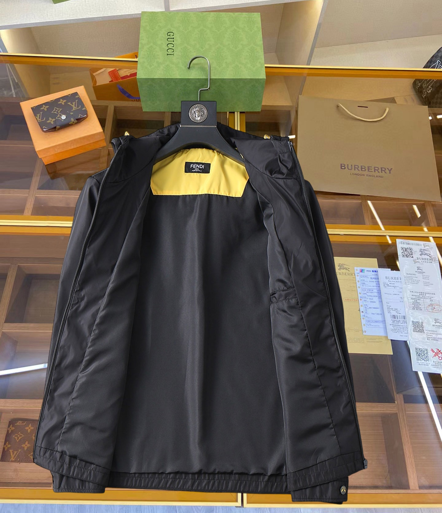 【FENDI  公式旗艦店】フェンディ  ジャケット着 好評に付き再入荷 241223