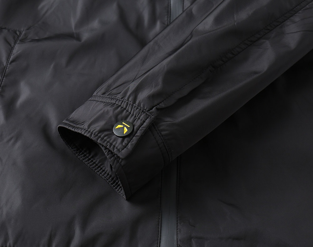 【FENDI  公式旗艦店】フェンディ  ジャケット着 好評に付き再入荷 241223