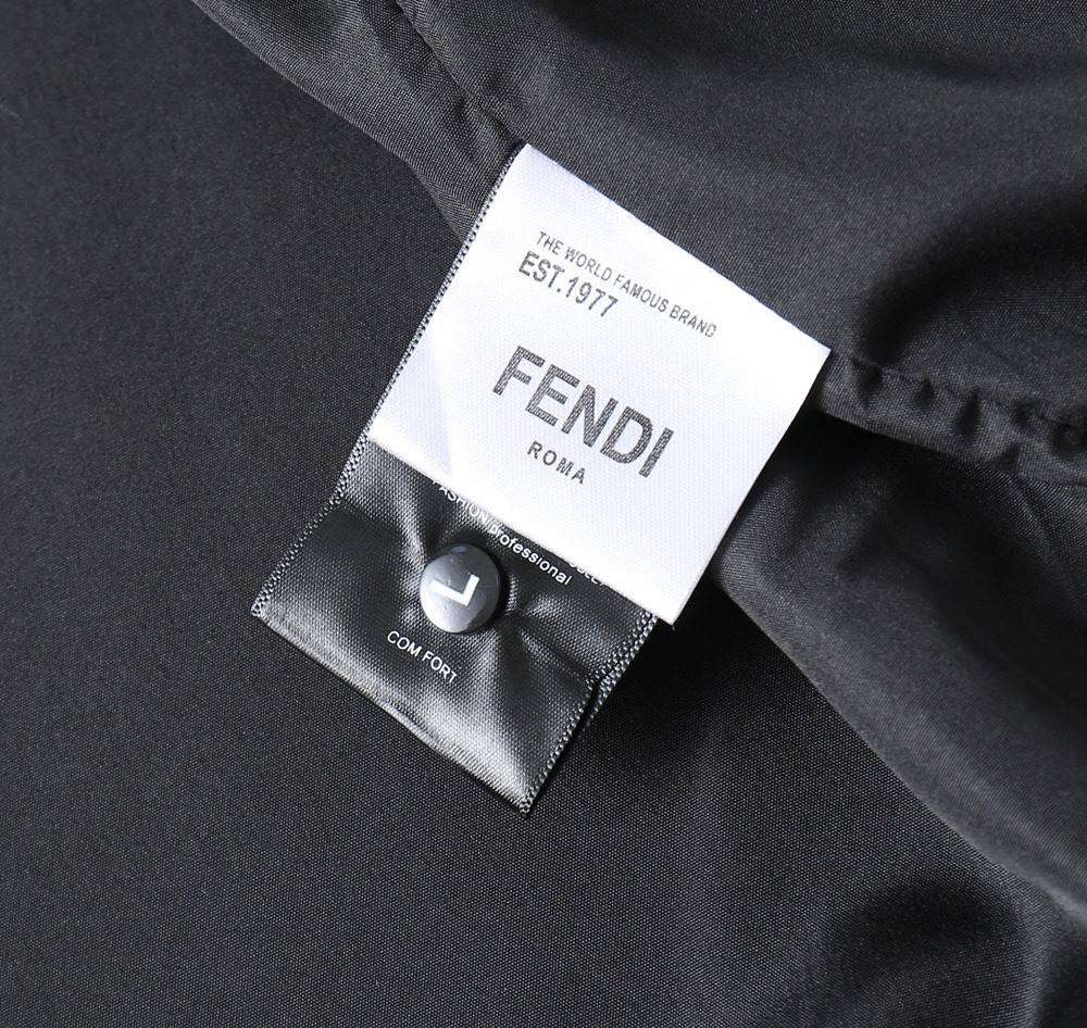 【FENDI  公式旗艦店】フェンディ  ジャケット着 好評に付き再入荷 241223