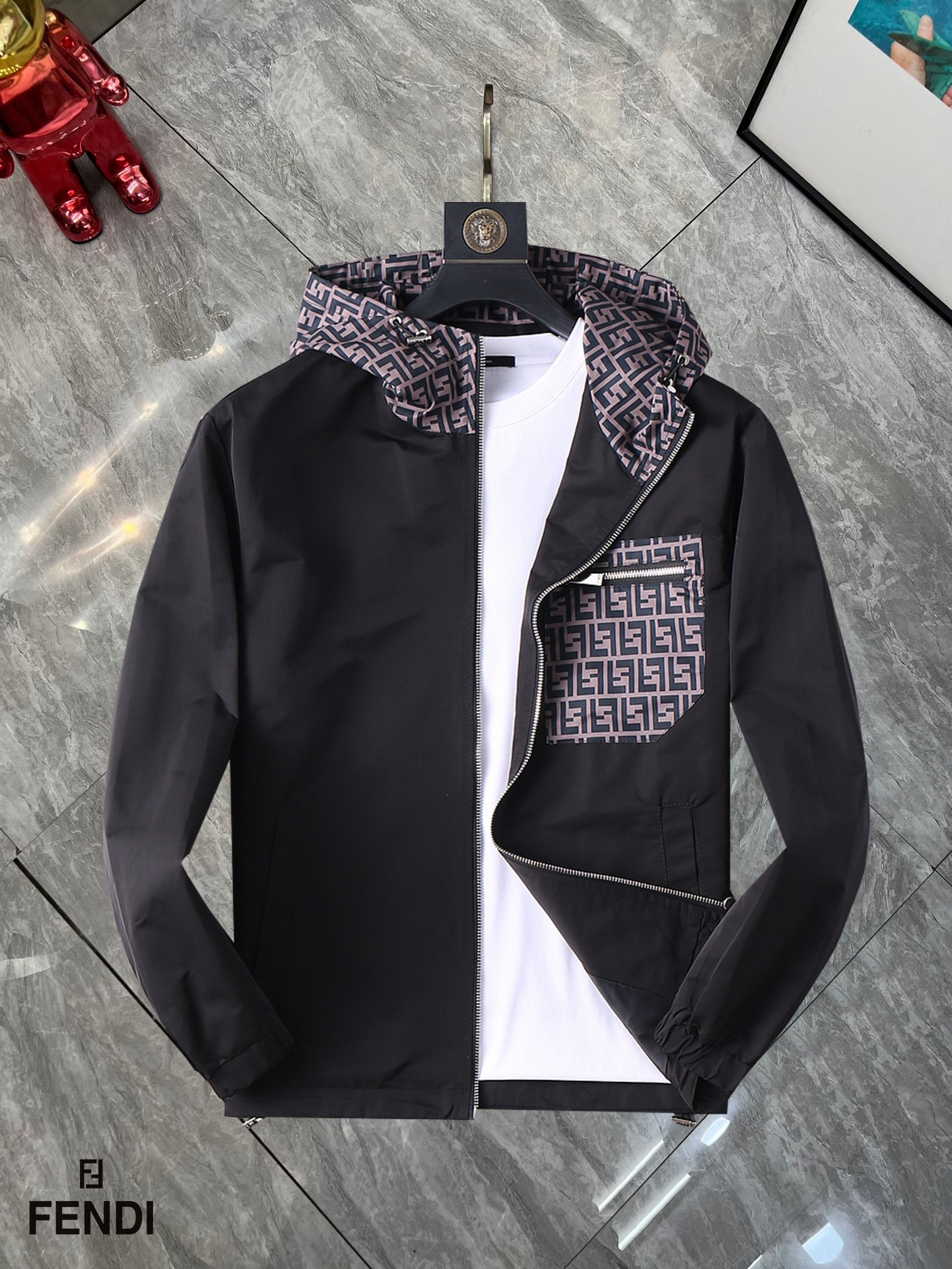 【FENDI  公式旗艦店】フェンディ  ジャケット着 好評に付き再入荷 241223