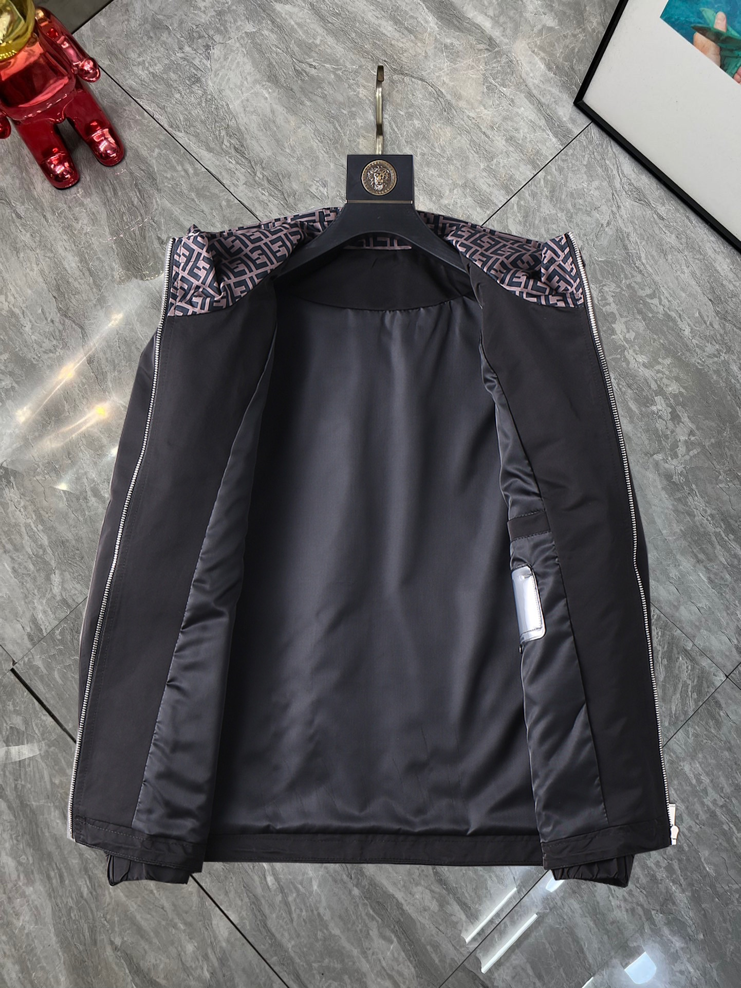 【FENDI  公式旗艦店】フェンディ  ジャケット着 好評に付き再入荷 241223