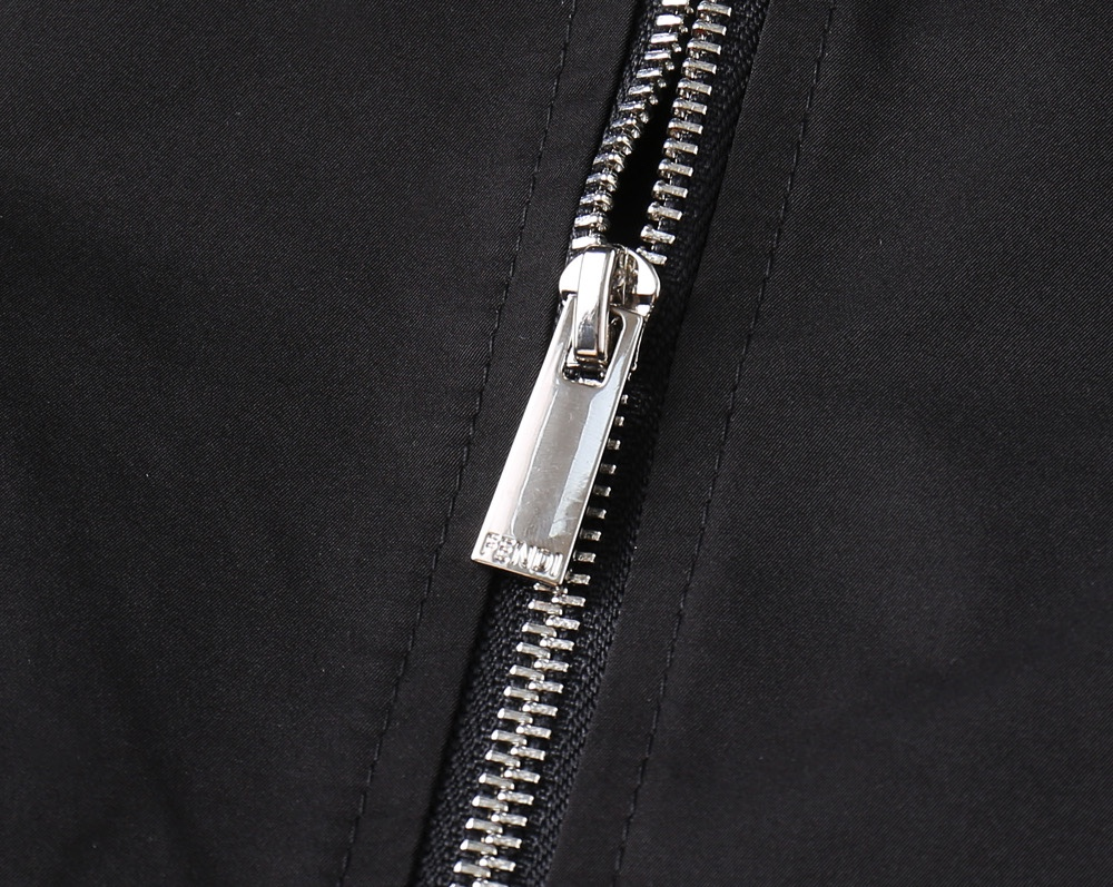 【FENDI  公式旗艦店】フェンディ  ジャケット着 好評に付き再入荷 241223