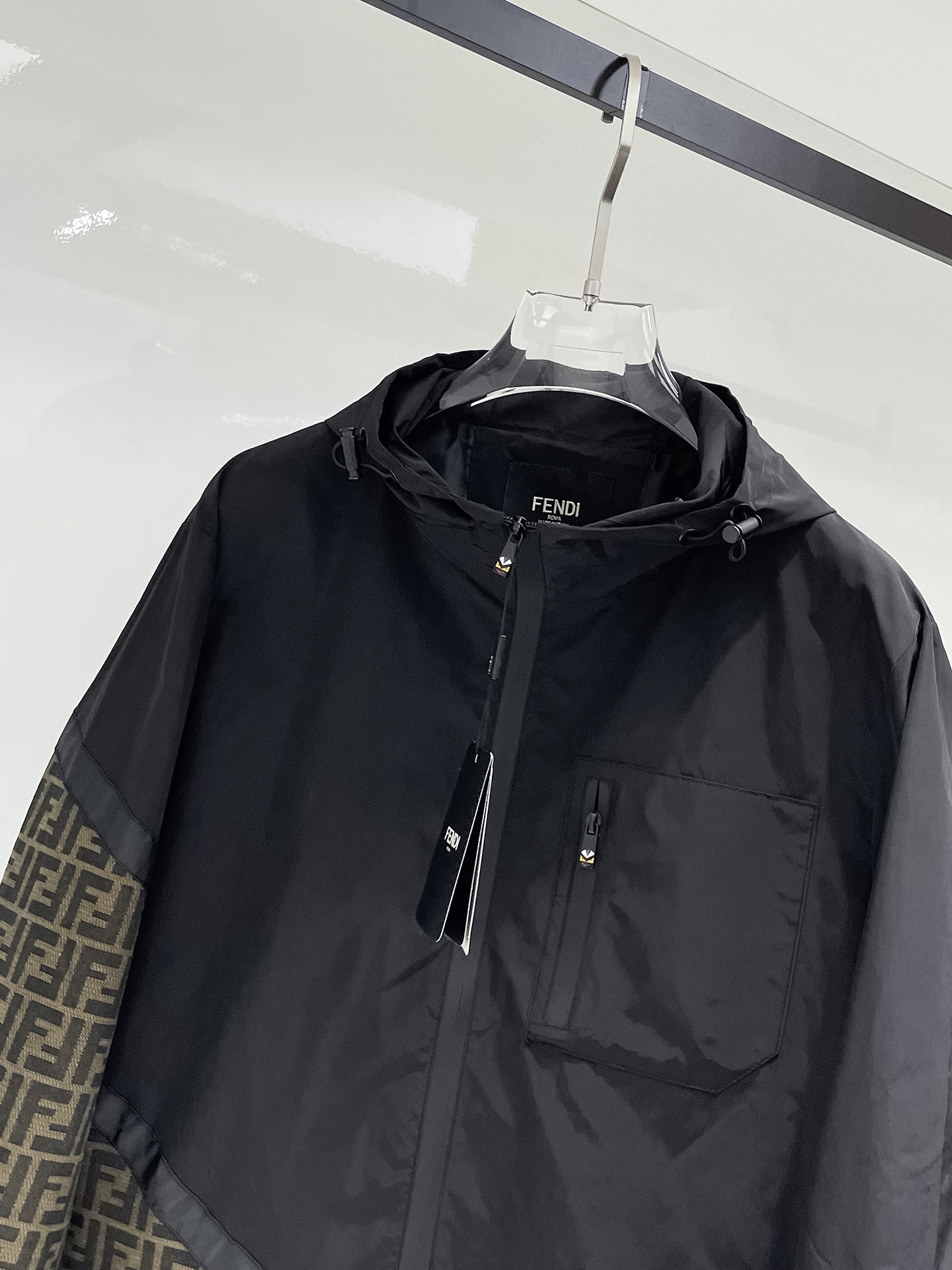 【FENDI  公式旗艦店】フェンディ  ジャケット着 好評に付き再入荷 241223