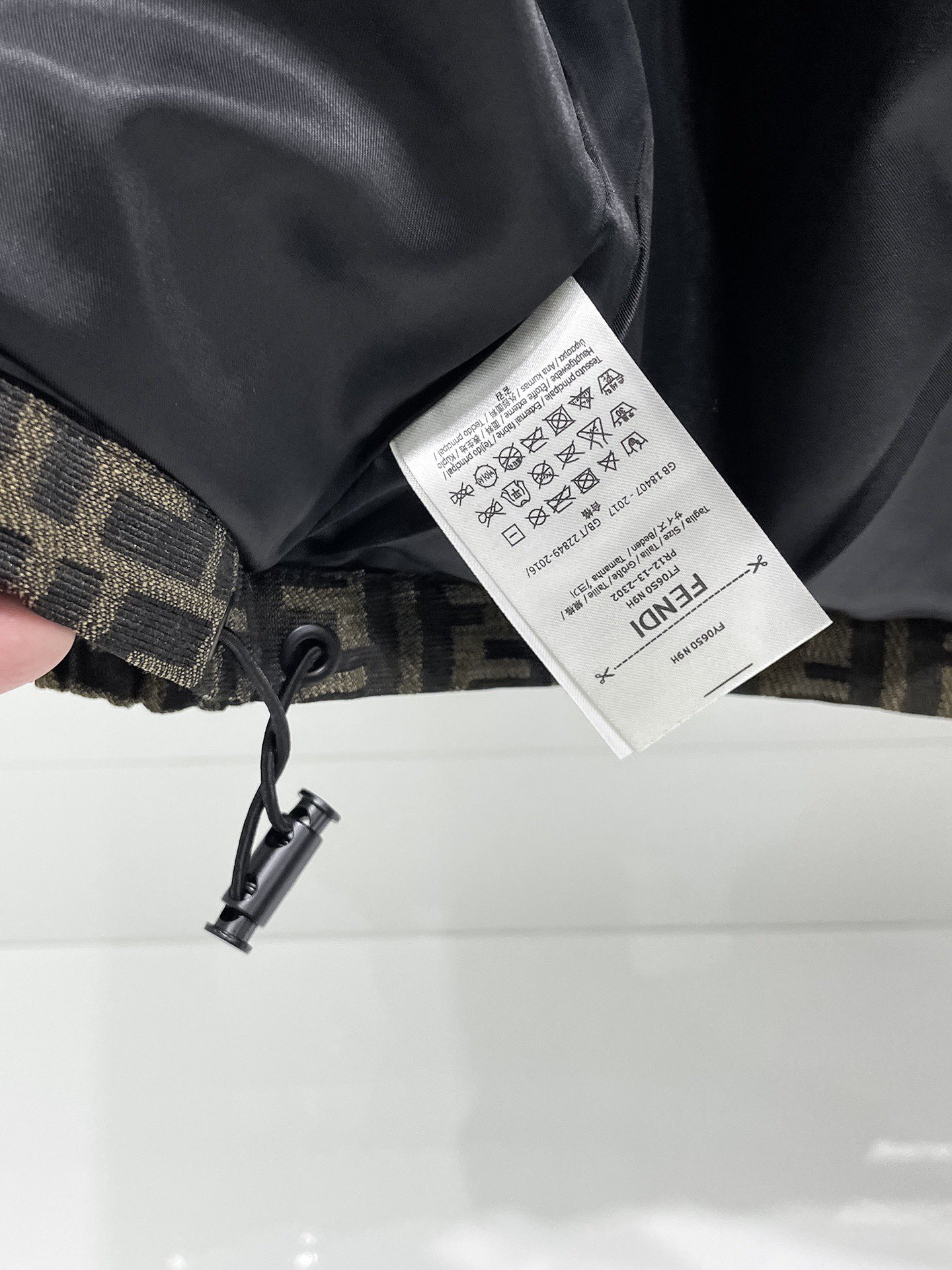 【FENDI  公式旗艦店】フェンディ  ジャケット着 好評に付き再入荷 241223