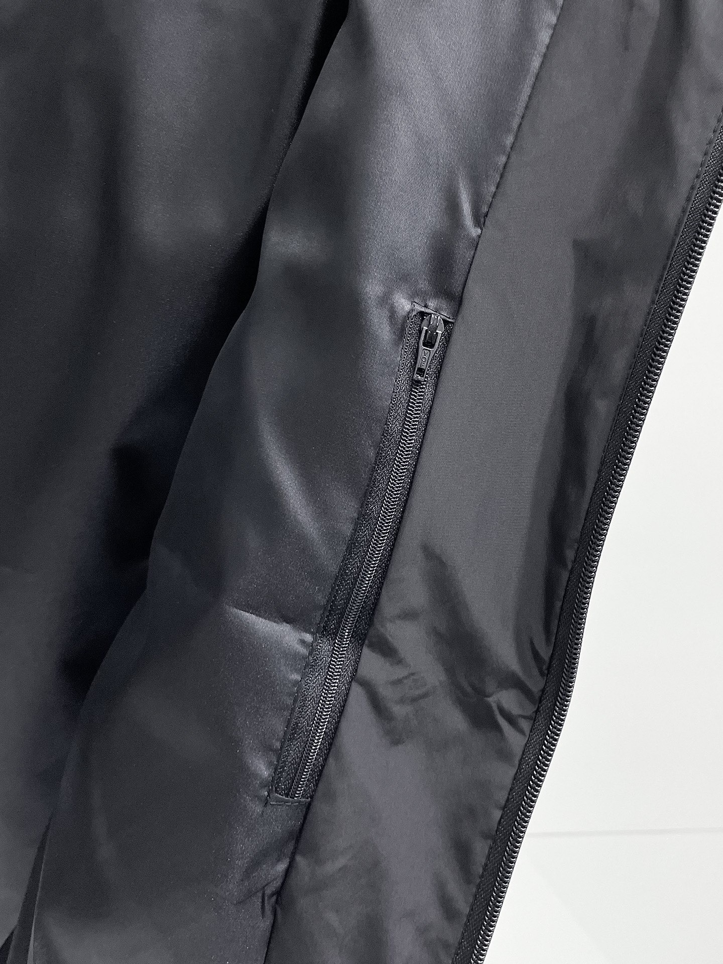 【FENDI  公式旗艦店】フェンディ  ジャケット着 好評に付き再入荷 241223