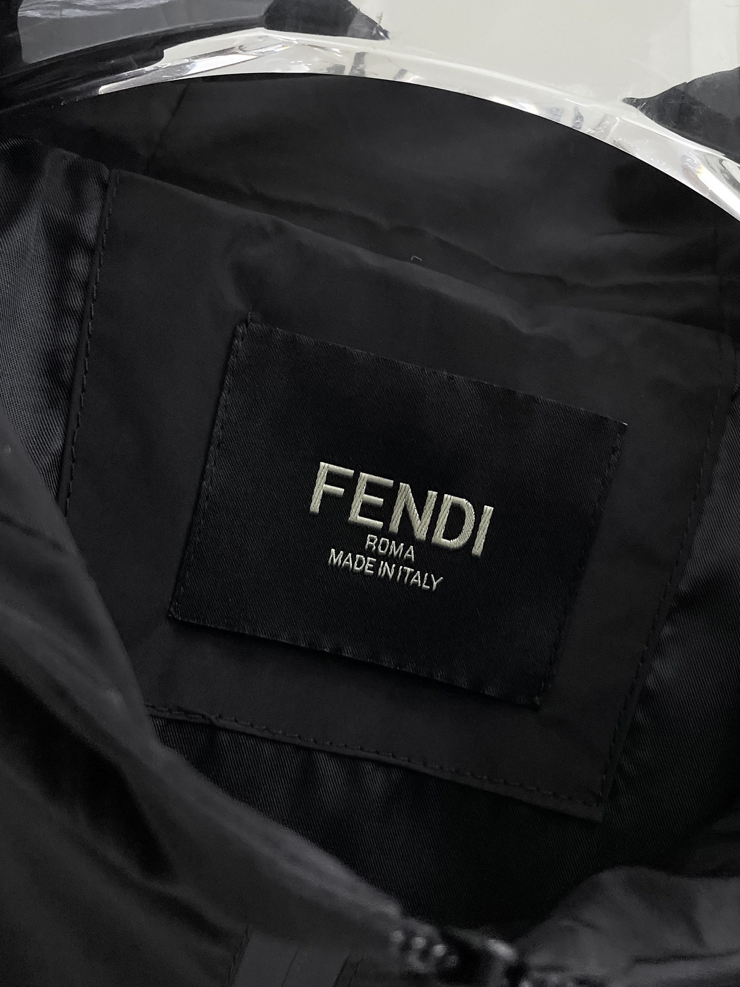 【FENDI  公式旗艦店】フェンディ  ジャケット着 好評に付き再入荷 241223