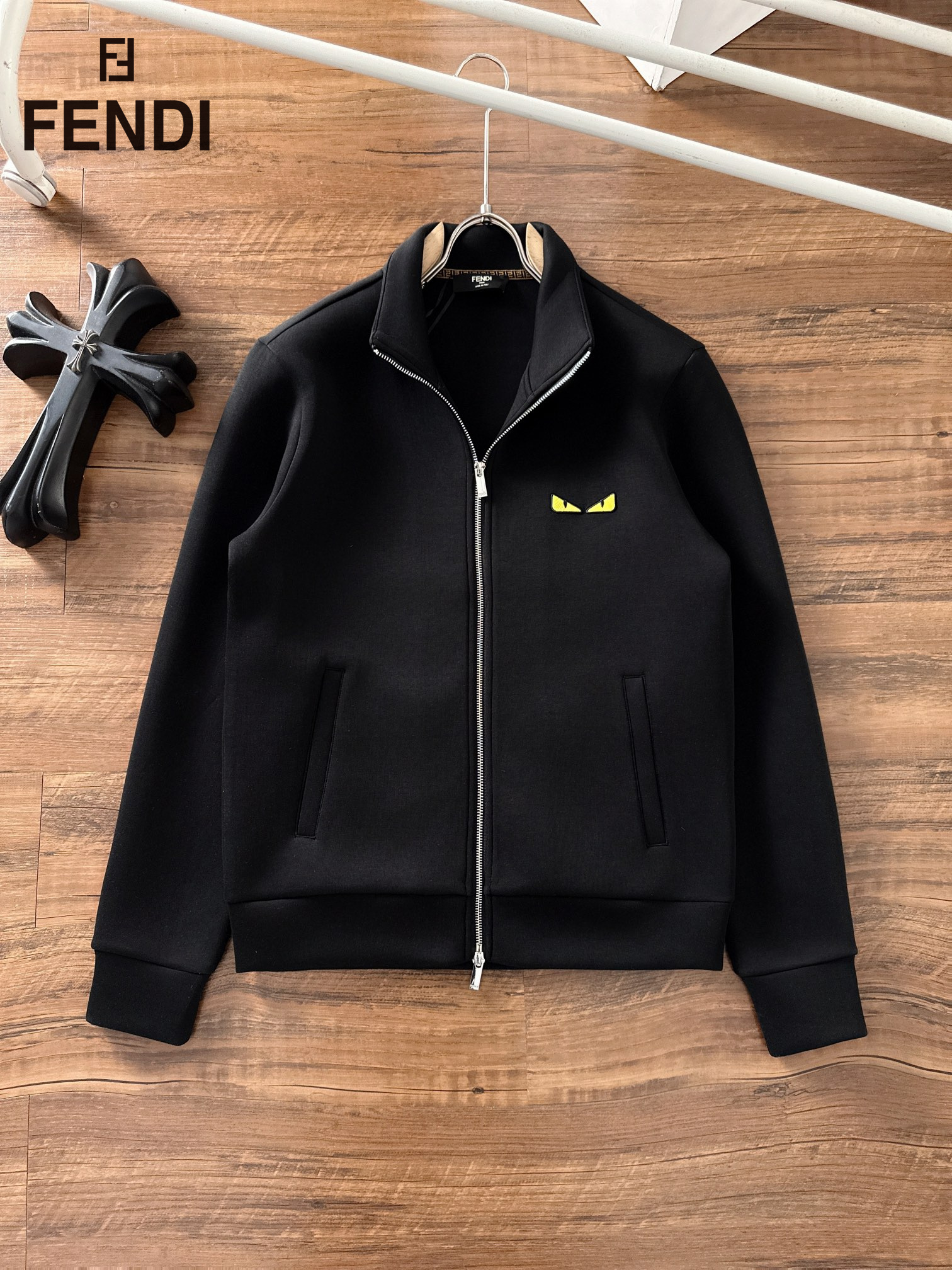 【FENDI  公式旗艦店】フェンディ  ジャケット着 好評に付き再入荷 241223