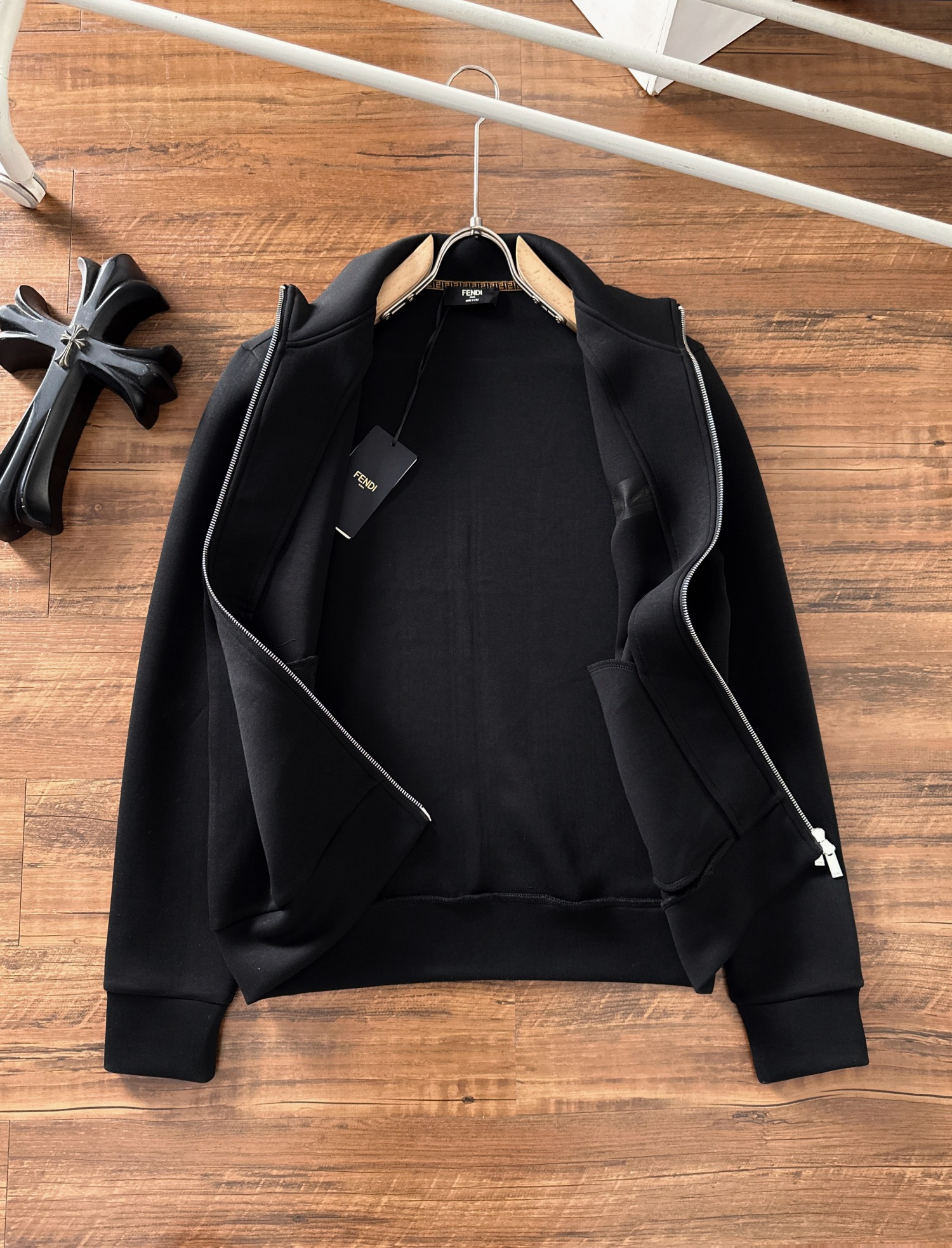 【FENDI  公式旗艦店】フェンディ  ジャケット着 好評に付き再入荷 241223