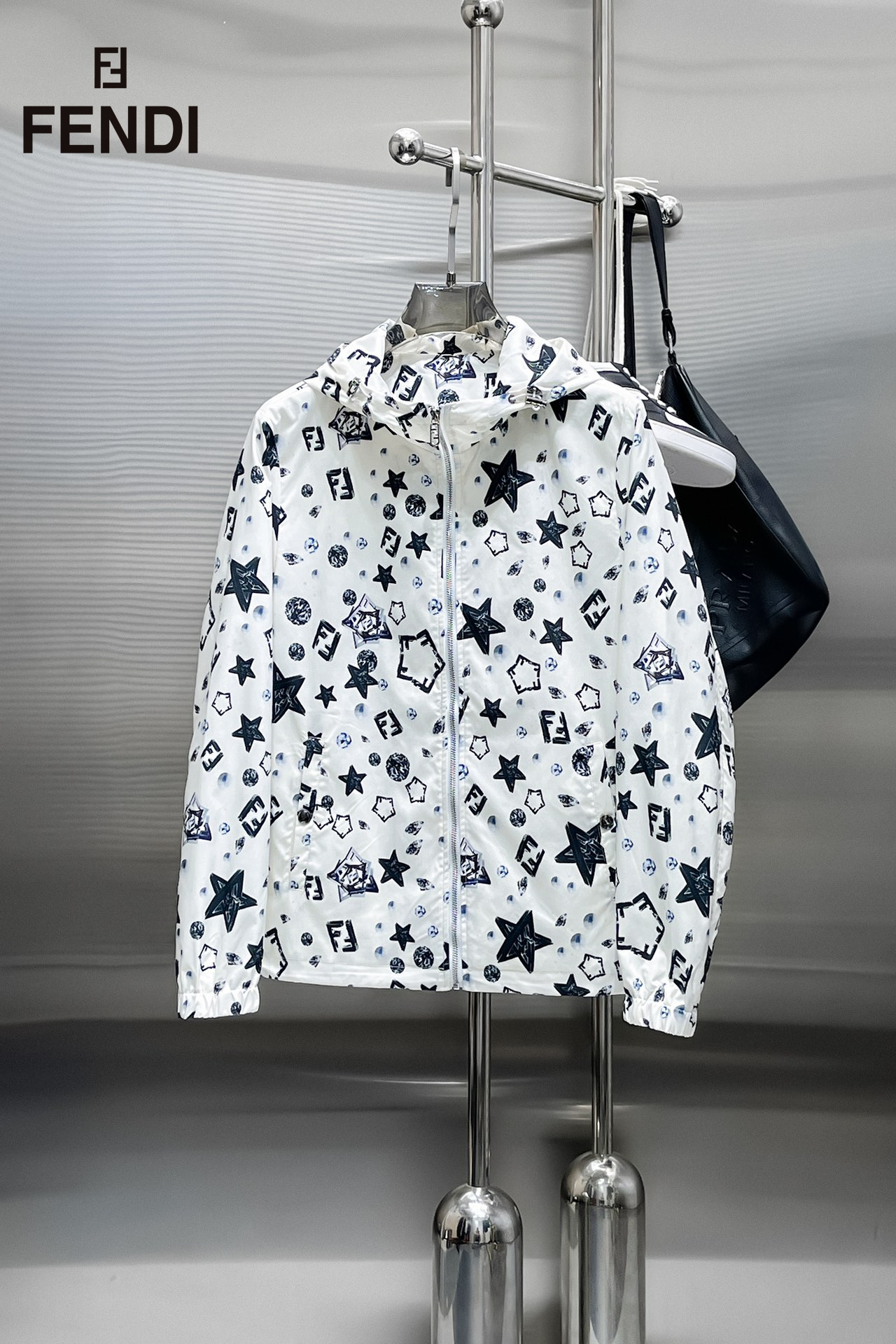 【FENDI  公式旗艦店】フェンディ ジャケット着 好評に付き再入荷 241223