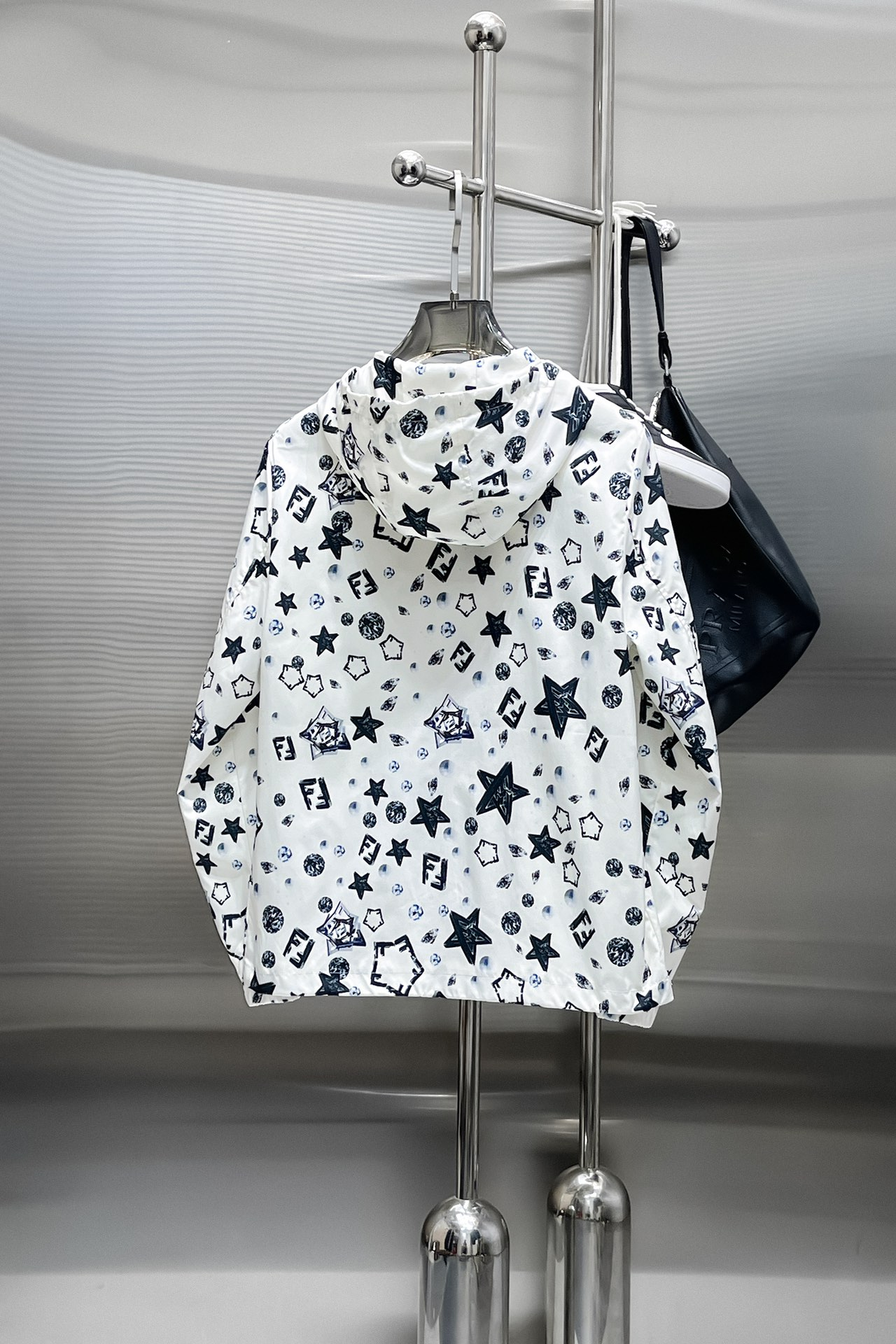 【FENDI  公式旗艦店】フェンディ ジャケット着 好評に付き再入荷 241223