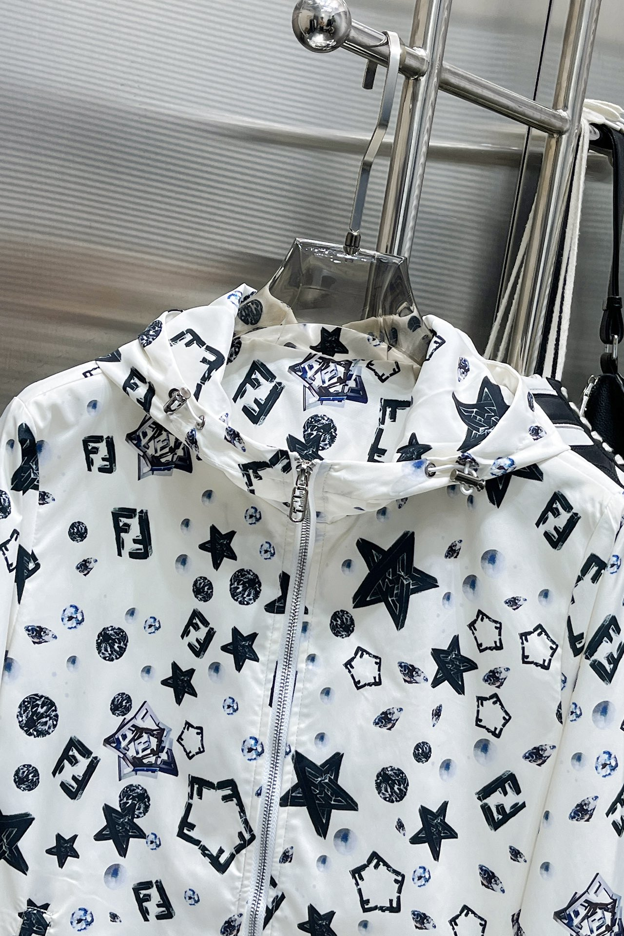 【FENDI  公式旗艦店】フェンディ ジャケット着 好評に付き再入荷 241223