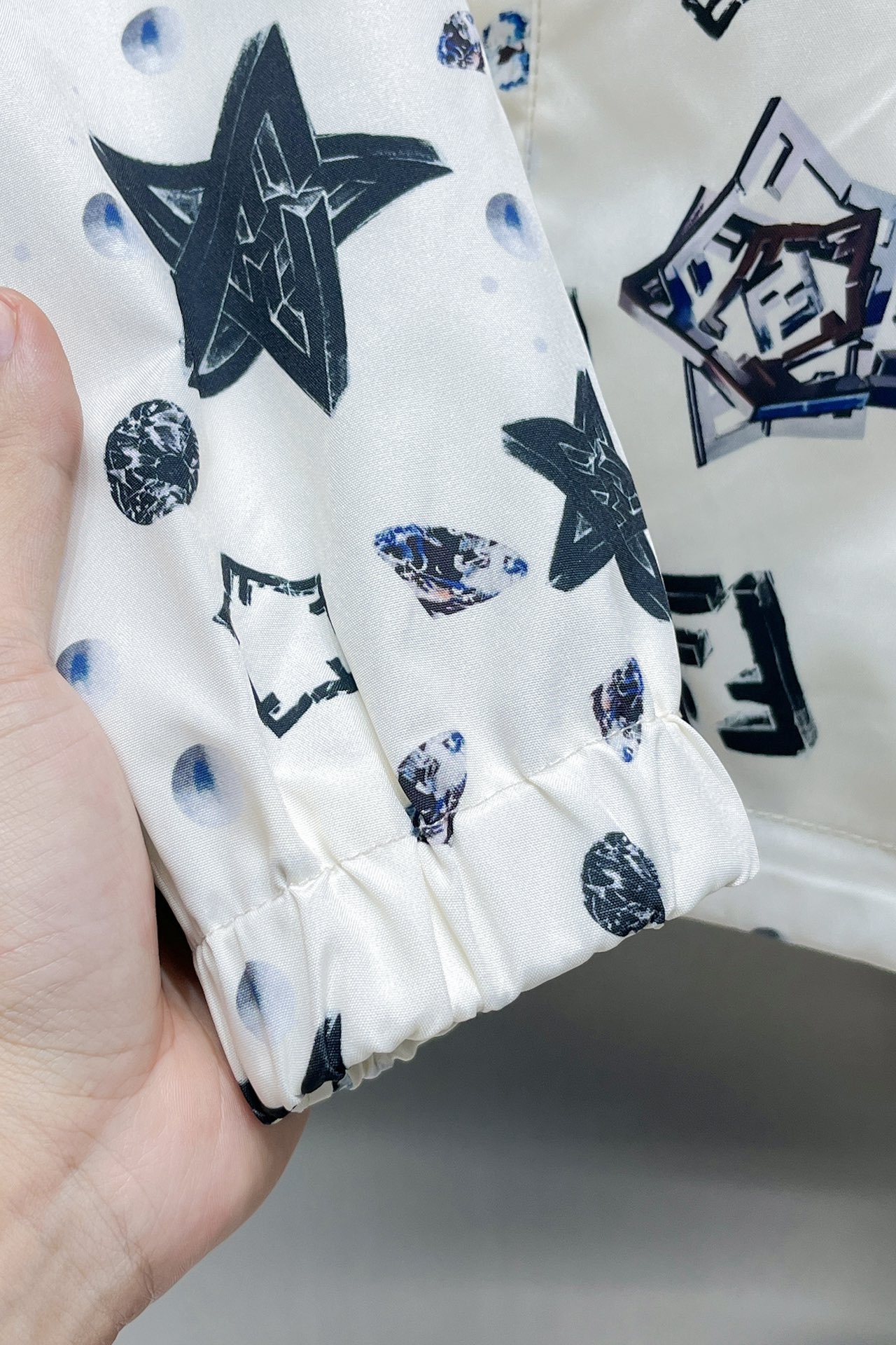 【FENDI  公式旗艦店】フェンディ ジャケット着 好評に付き再入荷 241223