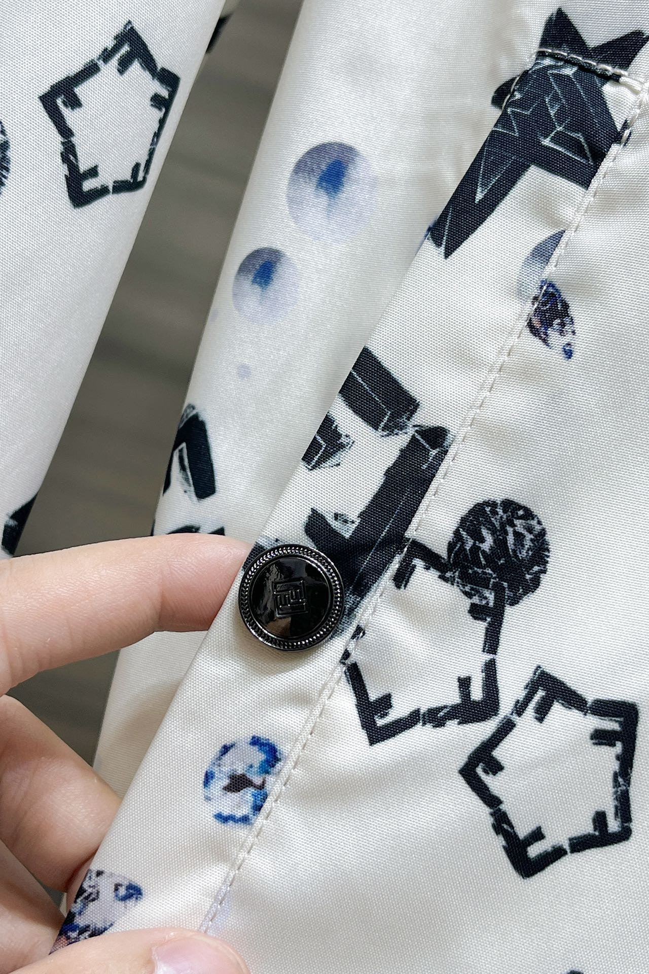 【FENDI  公式旗艦店】フェンディ ジャケット着 好評に付き再入荷 241223