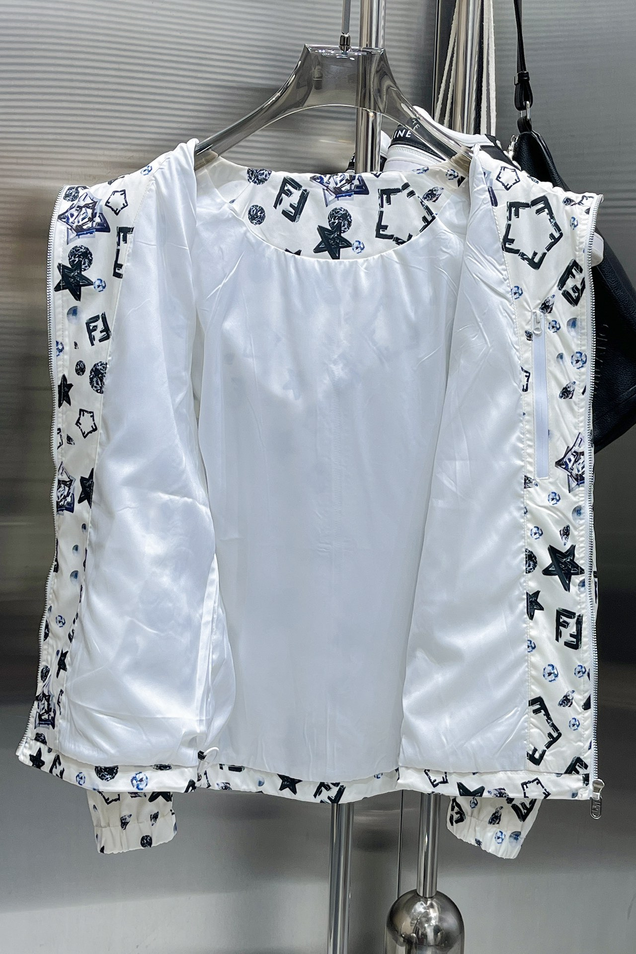 【FENDI  公式旗艦店】フェンディ ジャケット着 好評に付き再入荷 241223