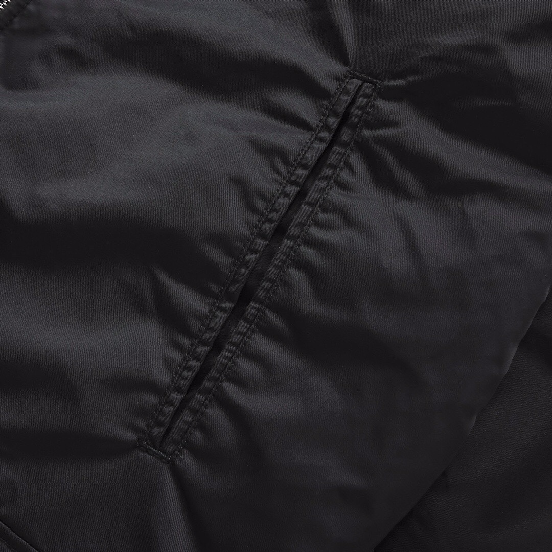 【PRADA  公式旗艦店】プラダ  ジャケット着 好評に付き再入荷 241224