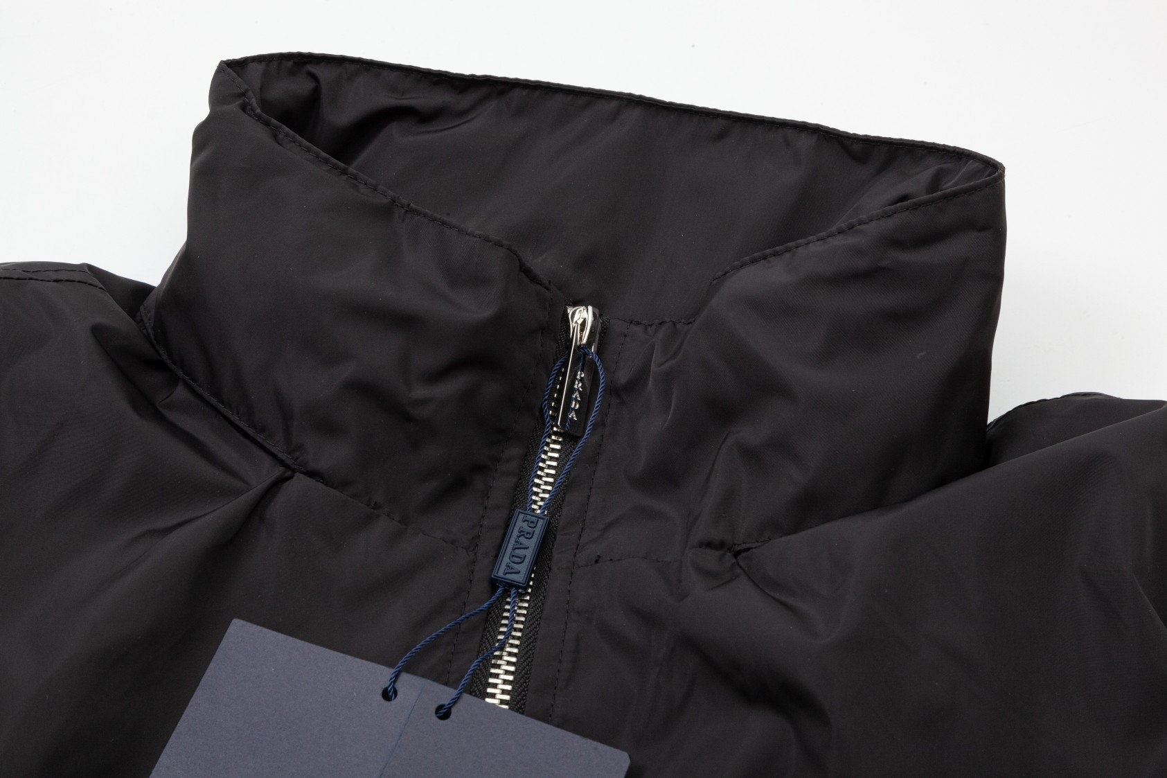 【PRADA  公式旗艦店】プラダ  ジャケット着 好評に付き再入荷 241224