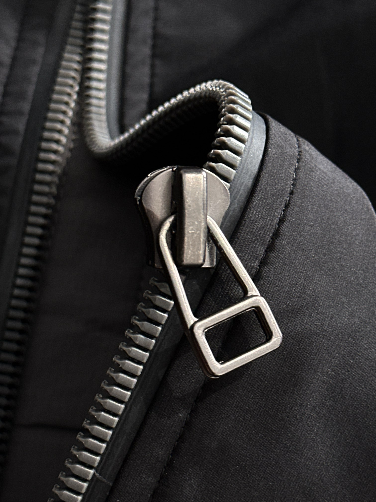 【PRADA  公式旗艦店】プラダ  ジャケット着 好評に付き再入荷 241224