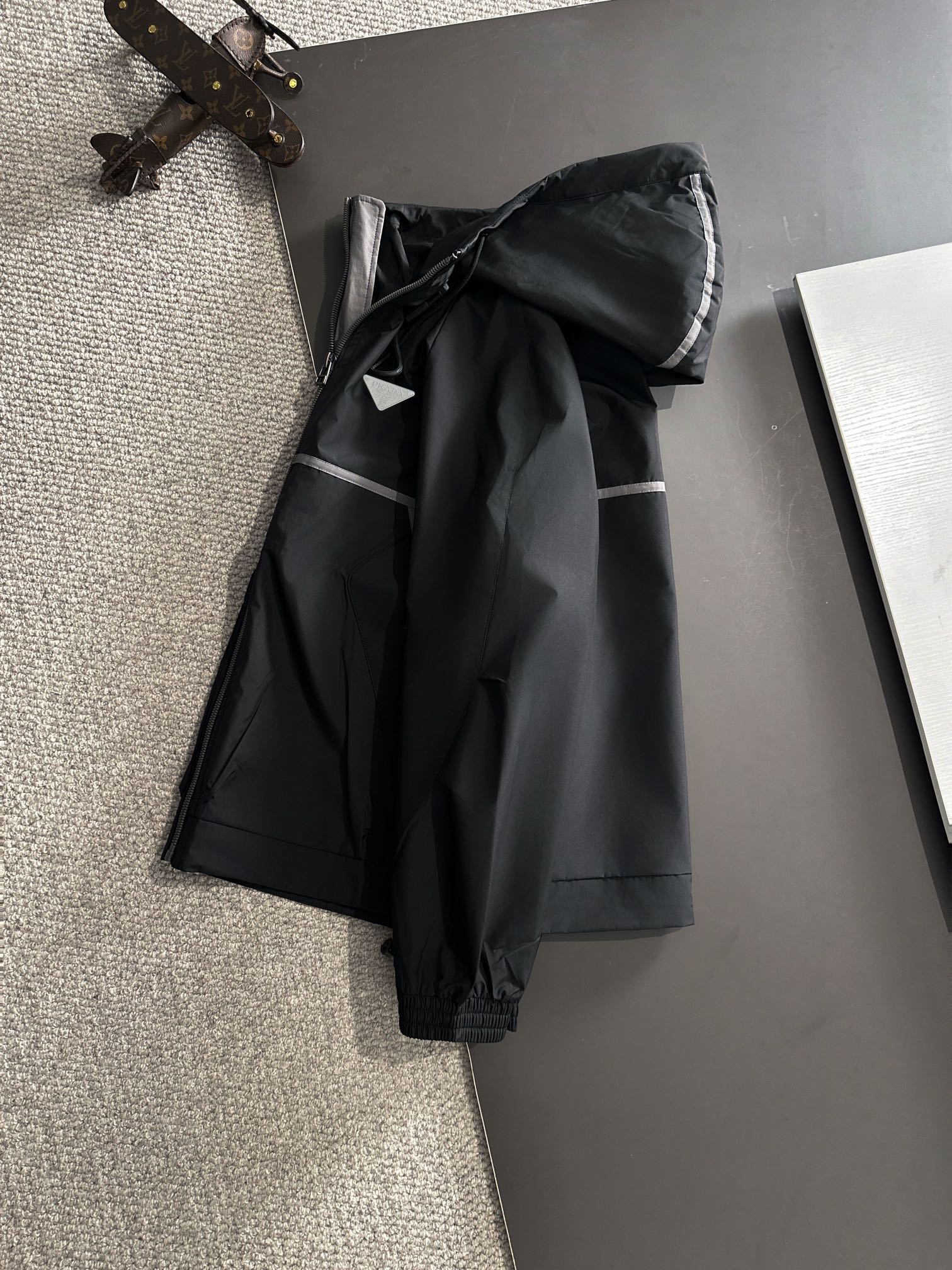 【PRADA  公式旗艦店】プラダ  ジャケット着 好評に付き再入荷 241224