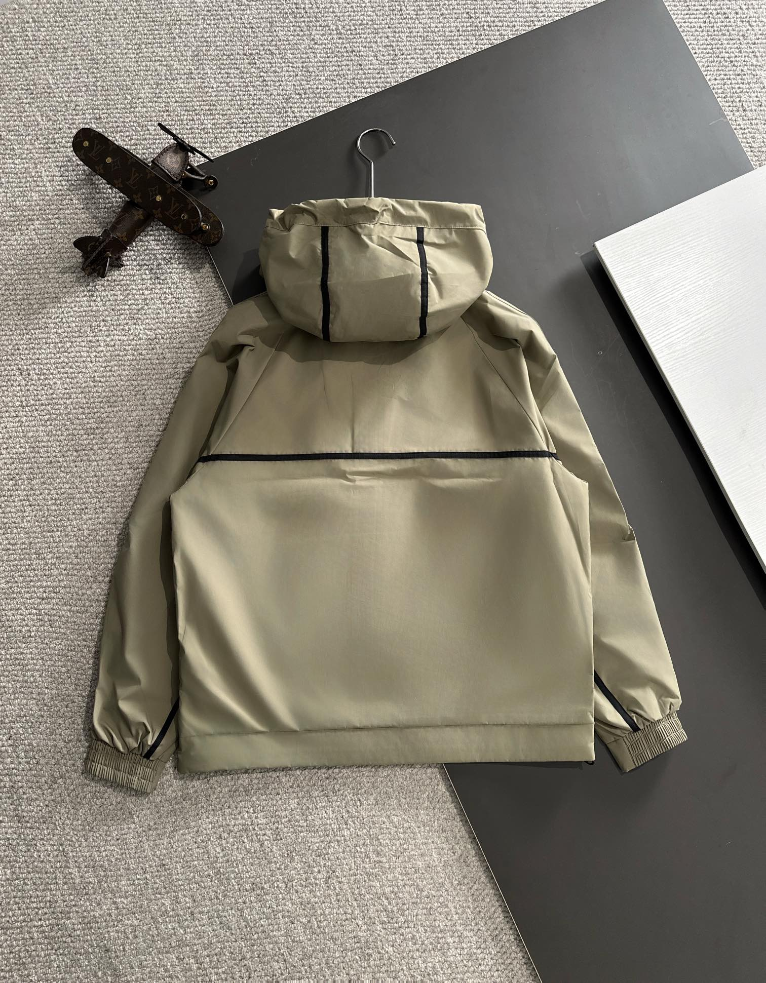 【PRADA  公式旗艦店】プラダ  ジャケット着 好評に付き再入荷 241224