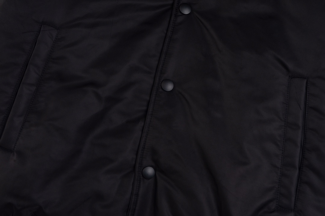 【PRADA  公式旗艦店】 プラダ  ジャケット着 ご好評に付き再入荷！241024