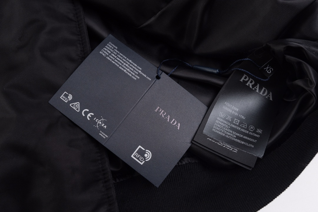 【PRADA  公式旗艦店】 プラダ  ジャケット着 ご好評に付き再入荷！241024